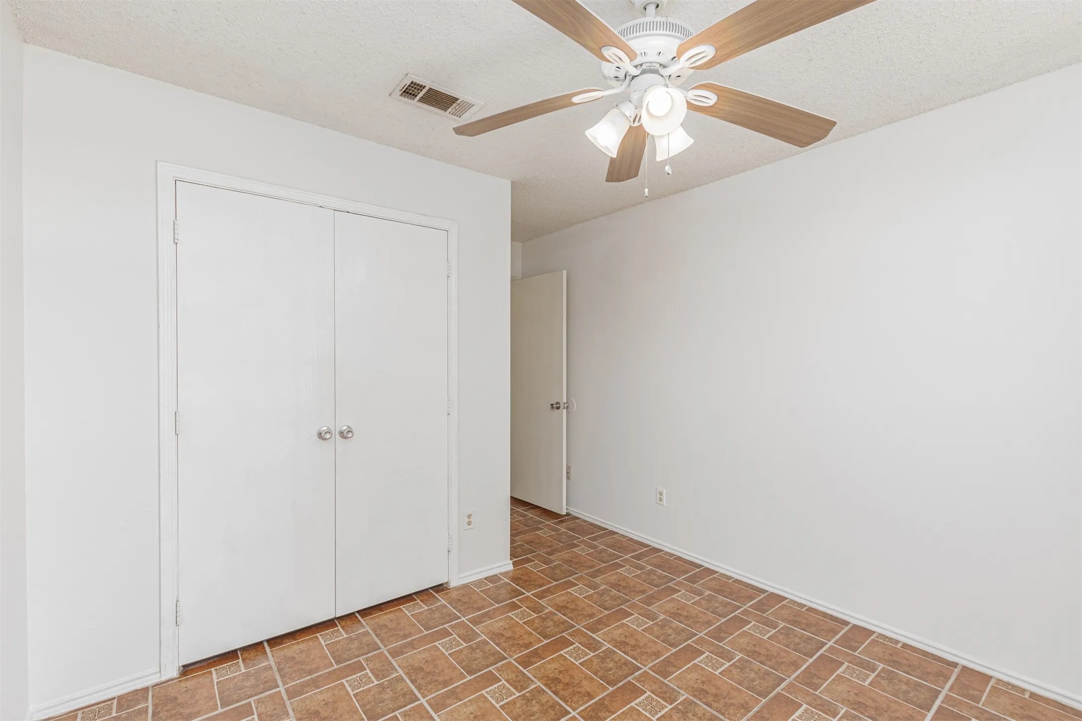 Single Family Residence For Sale in Collin County , 1403 E Brown Street, Wylie, Texas 75098, 3 Bedroom, 2 Bathroom, 2 Garage spaces, 1,389 Sqft, built in 1998, mls#21373354, Real Estate Agent in Wylie, Homes For Sale in Collin county, Homes For Sale in Wylie, Realtor in Wylie Texas, Real Estate Brokerage Independent Realty Texas, Luminita Cordes Realtor