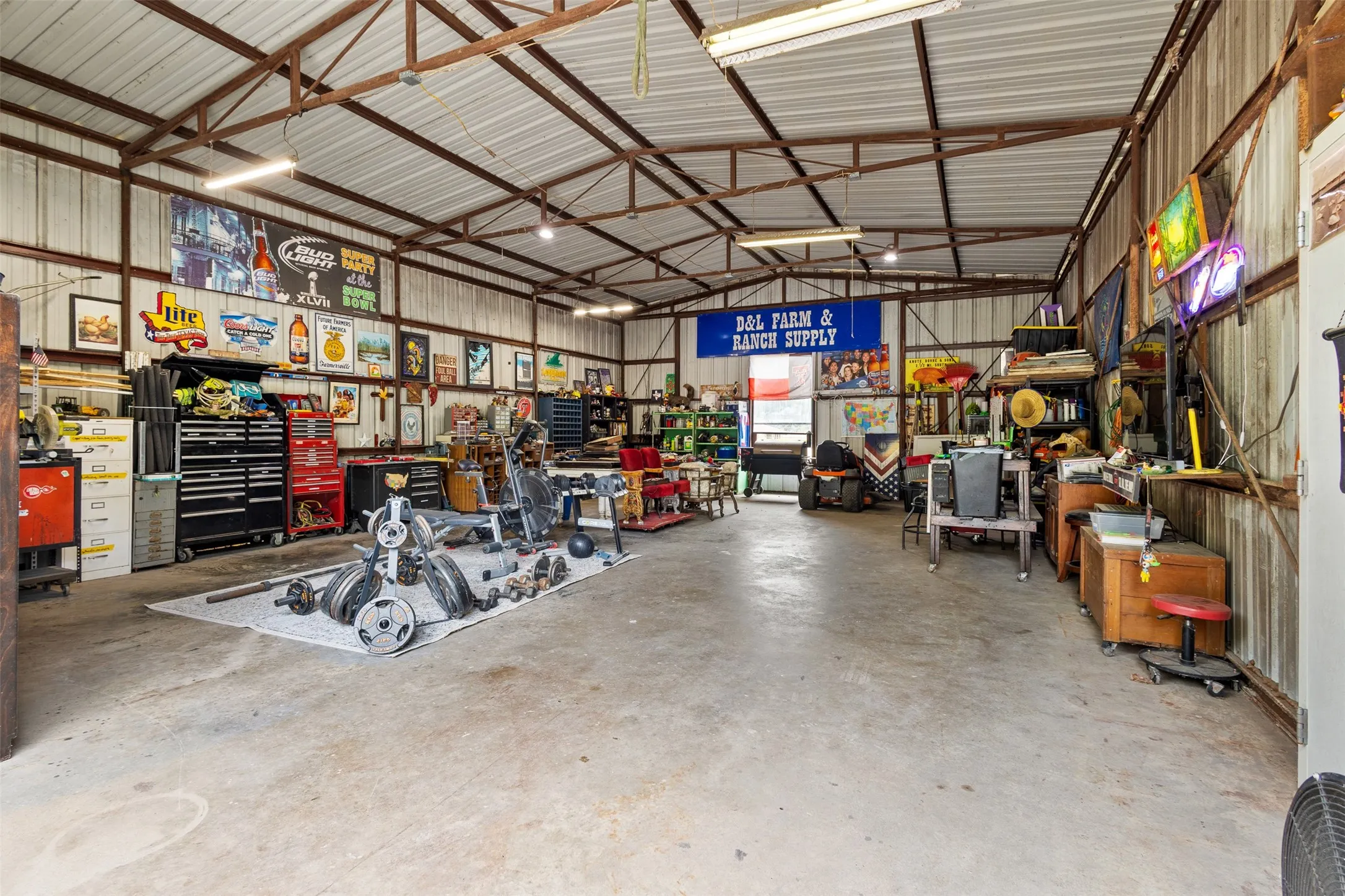 Spacious metal building featuring a vaulted ceiling and concrete flooring