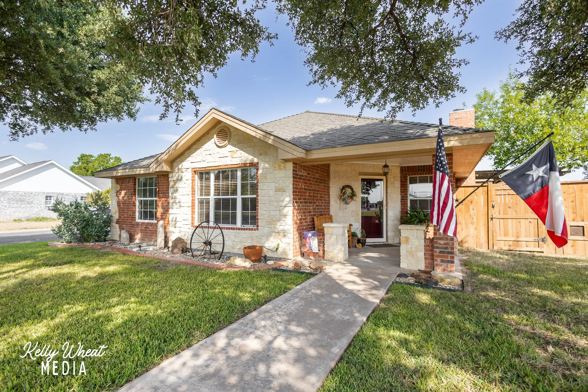 Single Family Residence For Sale in Tom Green County , 7602 Aspen Avenue, San Angelo, Texas 76904, 3 Bedroom, 2 Bathroom, 2 Garage spaces, 1,571 Sqft, built in 1999, mls#21373392, Real Estate Agent in San Angelo, Homes For Sale in Tom Green county, Homes For Sale in San Angelo, Realtor in San Angelo Texas, Real Estate Brokerage Independent Realty Texas, Luminita Cordes Realtor
