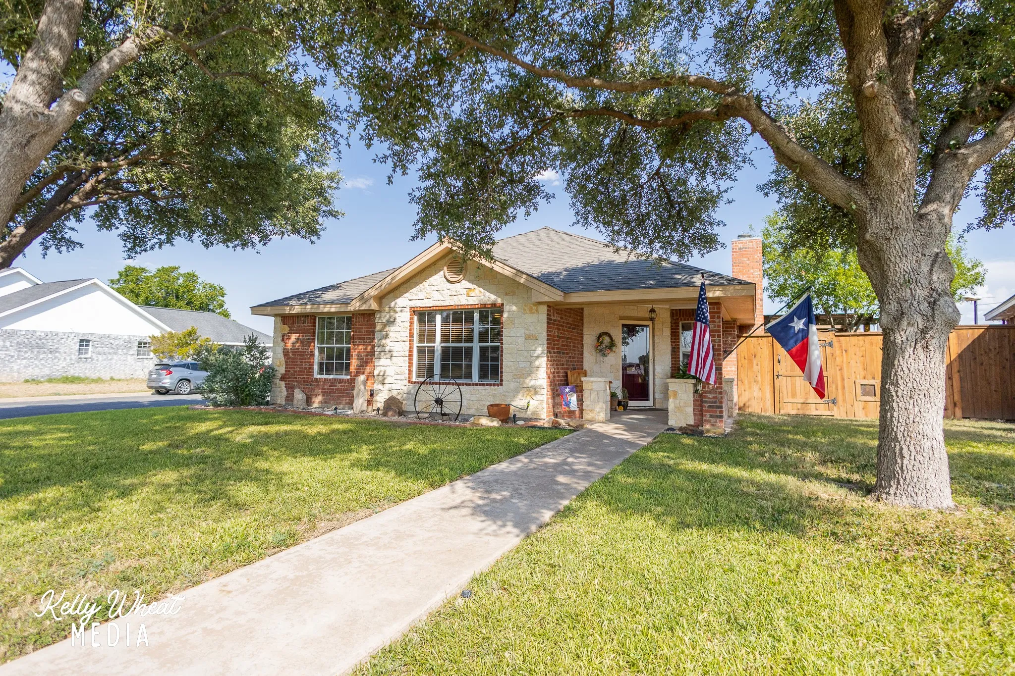 Single Family Residence For Sale in Tom Green County , 7602 Aspen Avenue, San Angelo, Texas 76904, 3 Bedroom, 2 Bathroom, 2 Garage spaces, 1,571 Sqft, built in 1999, mls#21373392, Real Estate Agent in San Angelo, Homes For Sale in Tom Green county, Homes For Sale in San Angelo, Realtor in San Angelo Texas, Real Estate Brokerage Independent Realty Texas, Luminita Cordes Realtor