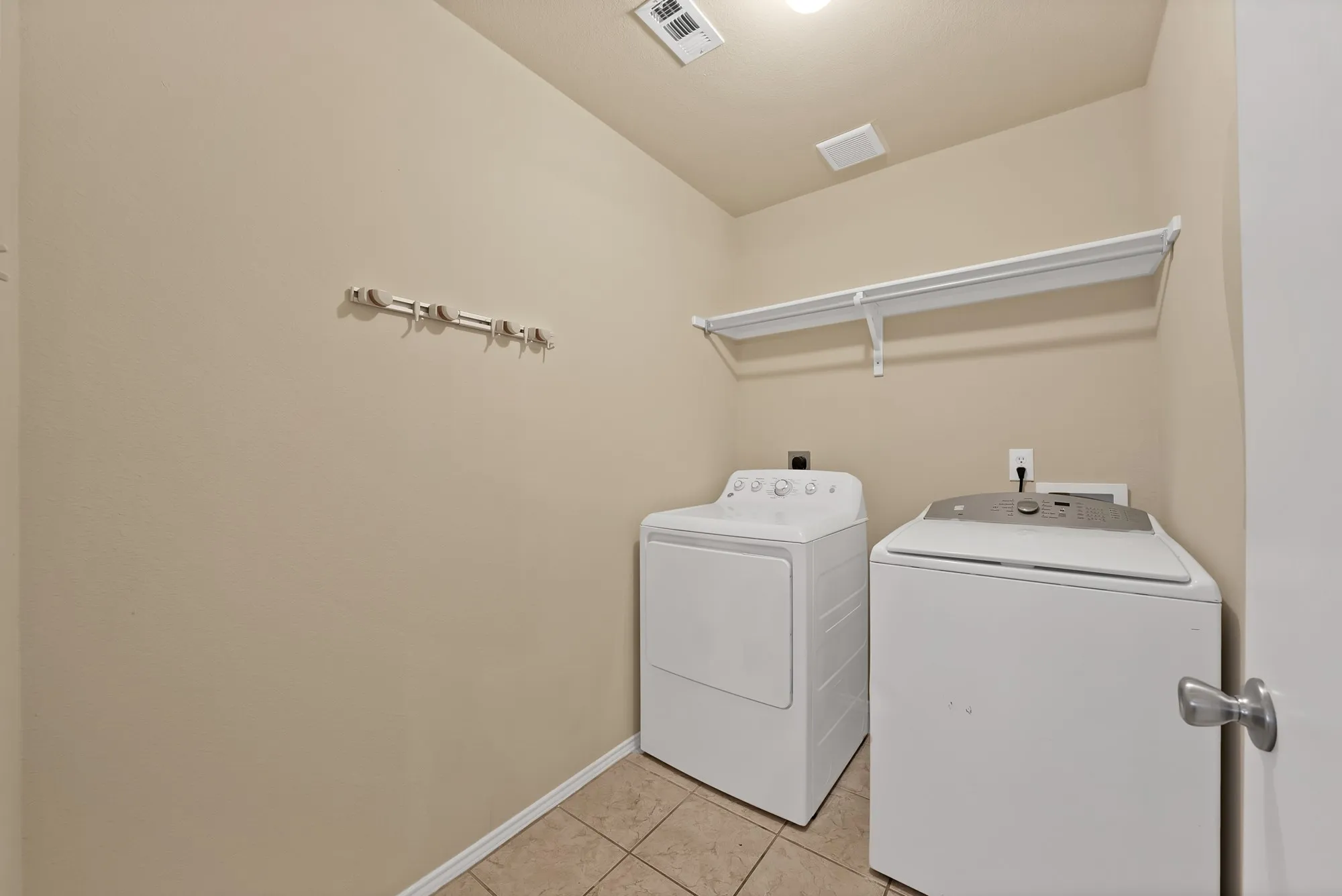Single Family Residence For Rent in Collin County , 3201 Hoover Drive, Mc Kinney, Texas 75071, 4 Bedroom, 3 Bathroom, 2 Garage spaces, 3,040 Sqft, built in 2005, mls#21373395, Real Estate Agent in Mc Kinney, Homes For Rent in Collin county, Homes For Rent in Mc Kinney, Realtor in Mc Kinney Texas, Real Estate Brokerage Independent Realty Texas, Luminita Cordes Realtor