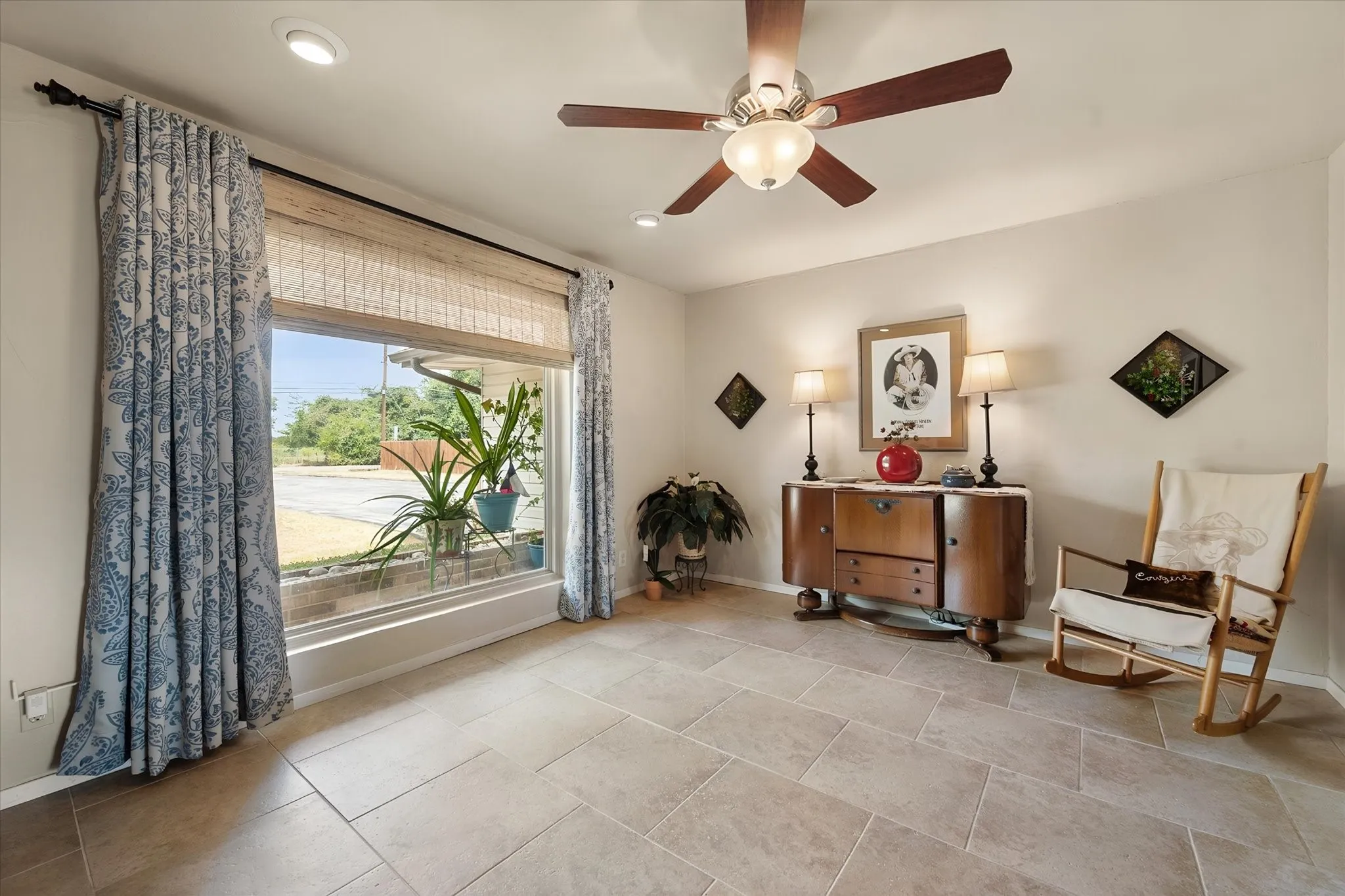 Single Family Residence For Sale in Tarrant County , 1032 E Enon Avenue, Everman, Texas 76140, 4 Bedroom, 2 Bathroom, 2 Garage spaces, 2,345 Sqft, built in 1978, mls#21371310, Real Estate Agent in Everman, Homes For Sale in Tarrant county, Homes For Sale in Everman, Realtor in Everman Texas, Real Estate Brokerage Independent Realty Texas, Luminita Cordes Realtor