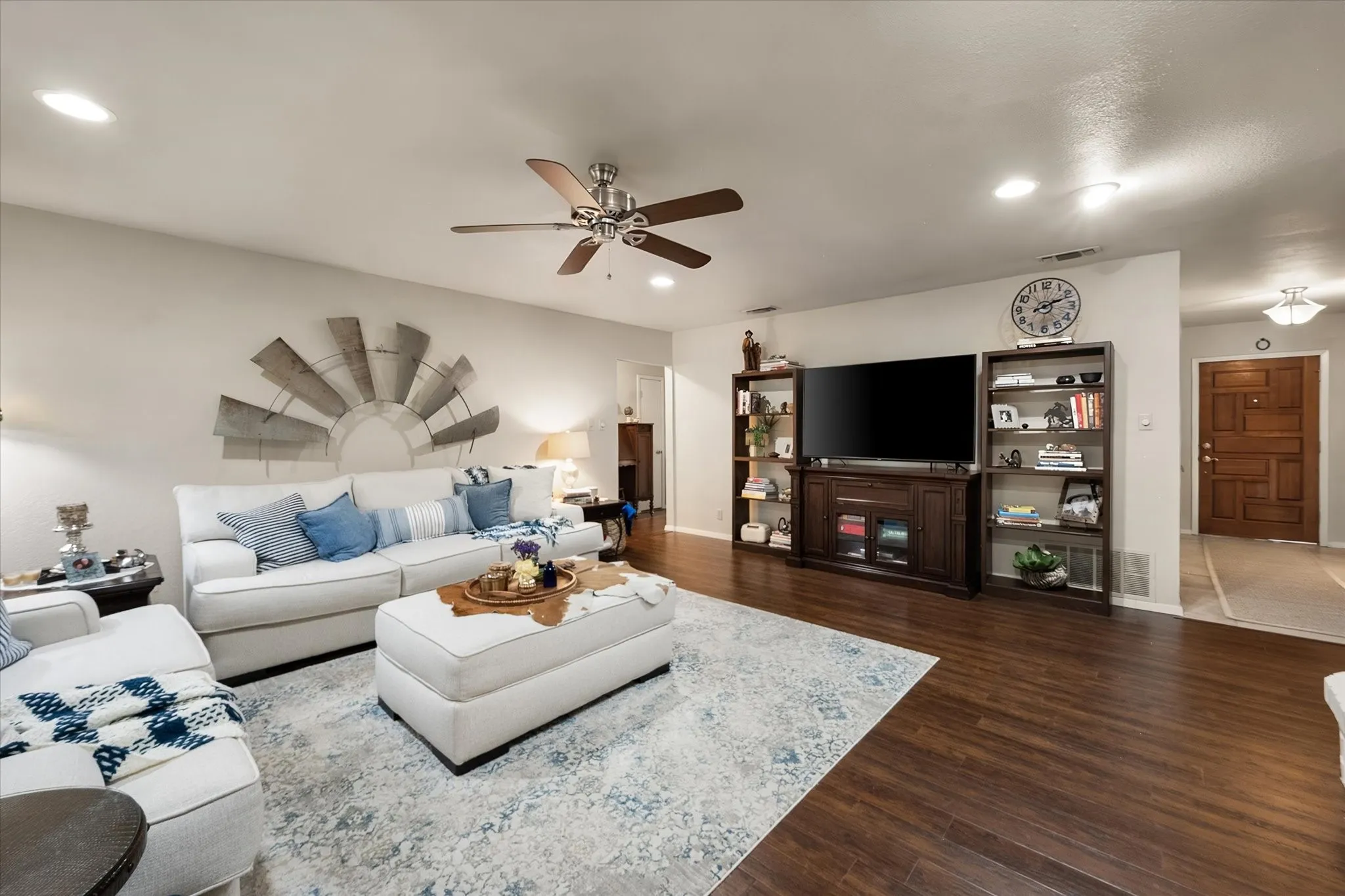Single Family Residence For Sale in Tarrant County , 1032 E Enon Avenue, Everman, Texas 76140, 4 Bedroom, 2 Bathroom, 2 Garage spaces, 2,345 Sqft, built in 1978, mls#21371310, Real Estate Agent in Everman, Homes For Sale in Tarrant county, Homes For Sale in Everman, Realtor in Everman Texas, Real Estate Brokerage Independent Realty Texas, Luminita Cordes Realtor