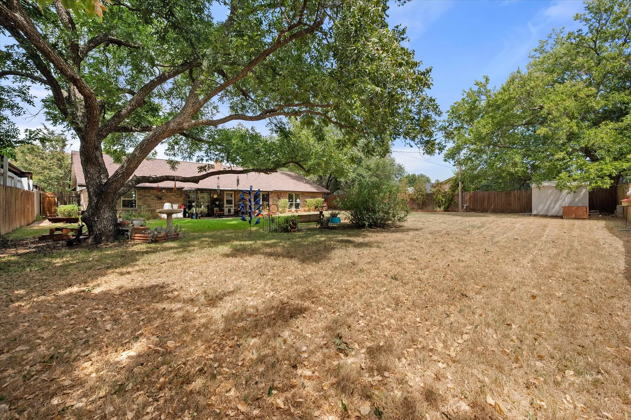 Single Family Residence For Sale in Tarrant County , 1032 E Enon Avenue, Everman, Texas 76140, 4 Bedroom, 2 Bathroom, 2 Garage spaces, 2,345 Sqft, built in 1978, mls#21371310, Real Estate Agent in Everman, Homes For Sale in Tarrant county, Homes For Sale in Everman, Realtor in Everman Texas, Real Estate Brokerage Independent Realty Texas, Luminita Cordes Realtor