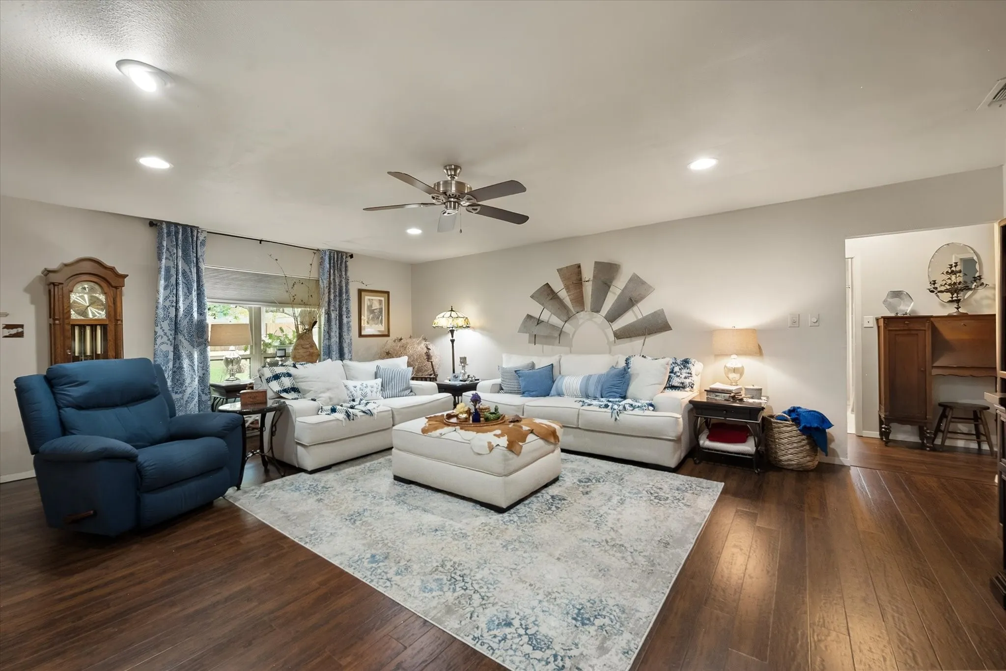 Single Family Residence For Sale in Tarrant County , 1032 E Enon Avenue, Everman, Texas 76140, 4 Bedroom, 2 Bathroom, 2 Garage spaces, 2,345 Sqft, built in 1978, mls#21371310, Real Estate Agent in Everman, Homes For Sale in Tarrant county, Homes For Sale in Everman, Realtor in Everman Texas, Real Estate Brokerage Independent Realty Texas, Luminita Cordes Realtor