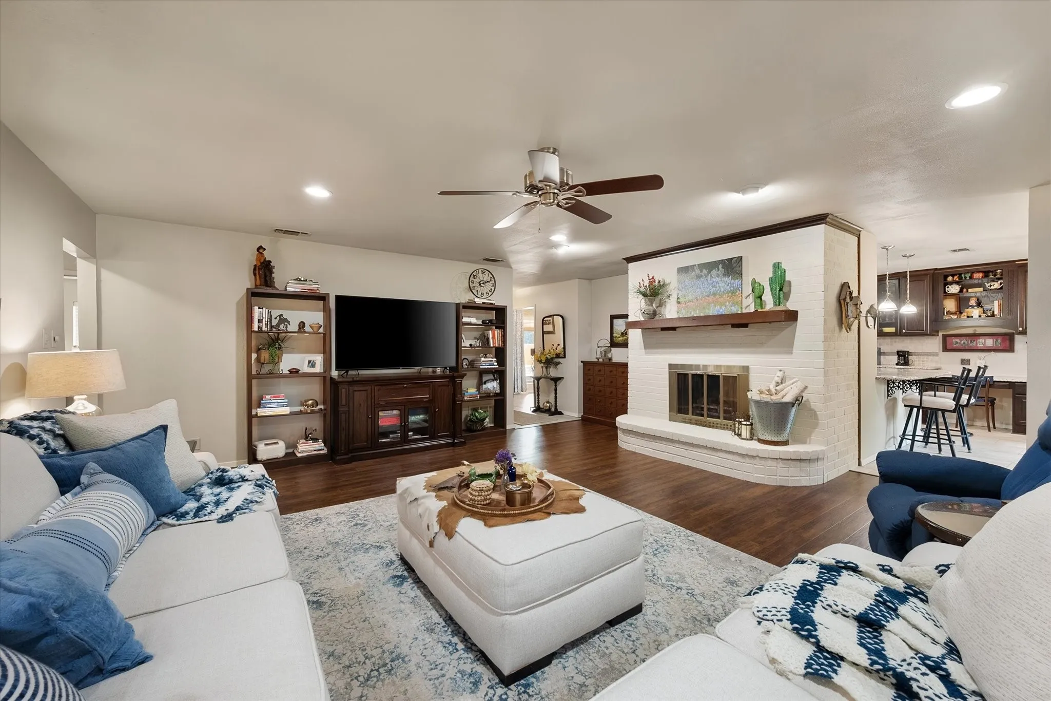 Single Family Residence For Sale in Tarrant County , 1032 E Enon Avenue, Everman, Texas 76140, 4 Bedroom, 2 Bathroom, 2 Garage spaces, 2,345 Sqft, built in 1978, mls#21371310, Real Estate Agent in Everman, Homes For Sale in Tarrant county, Homes For Sale in Everman, Realtor in Everman Texas, Real Estate Brokerage Independent Realty Texas, Luminita Cordes Realtor
