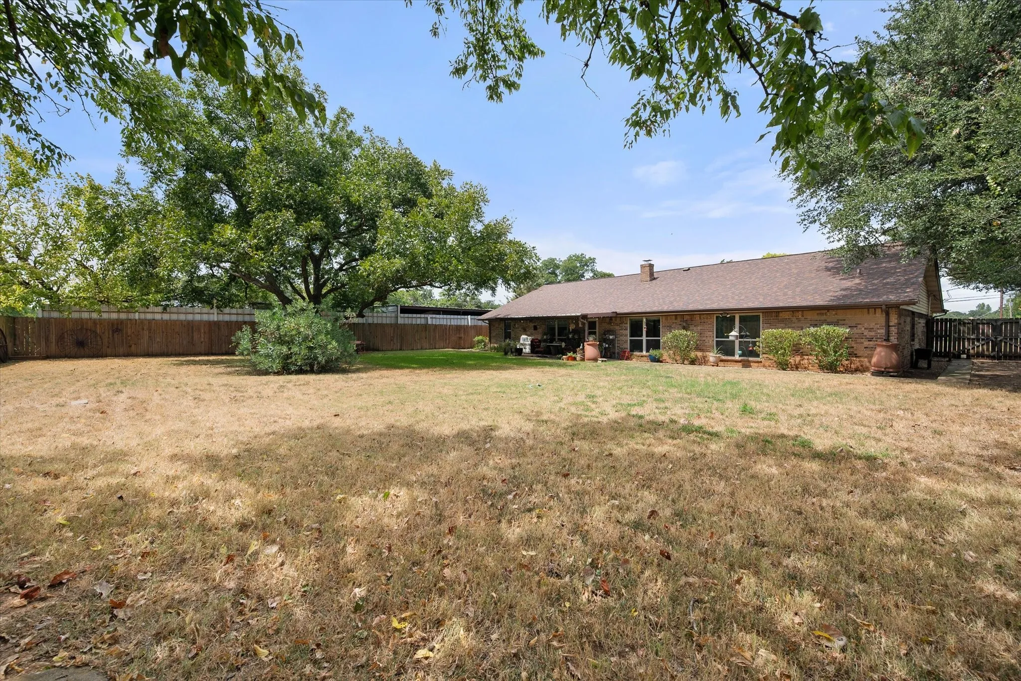 Single Family Residence For Sale in Tarrant County , 1032 E Enon Avenue, Everman, Texas 76140, 4 Bedroom, 2 Bathroom, 2 Garage spaces, 2,345 Sqft, built in 1978, mls#21371310, Real Estate Agent in Everman, Homes For Sale in Tarrant county, Homes For Sale in Everman, Realtor in Everman Texas, Real Estate Brokerage Independent Realty Texas, Luminita Cordes Realtor