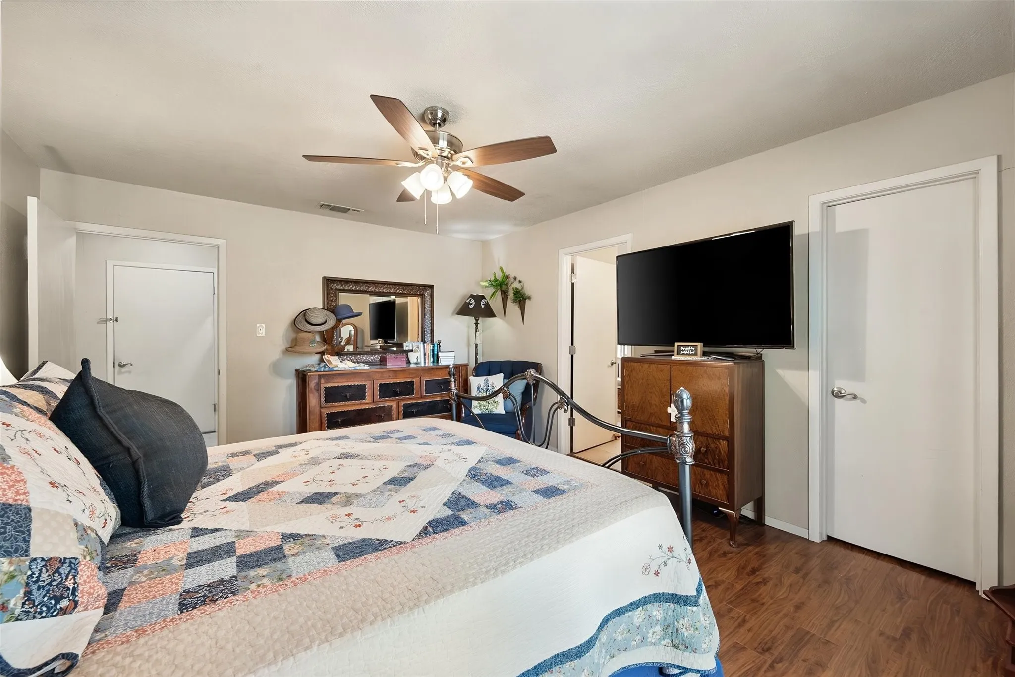 Single Family Residence For Sale in Tarrant County , 1032 E Enon Avenue, Everman, Texas 76140, 4 Bedroom, 2 Bathroom, 2 Garage spaces, 2,345 Sqft, built in 1978, mls#21371310, Real Estate Agent in Everman, Homes For Sale in Tarrant county, Homes For Sale in Everman, Realtor in Everman Texas, Real Estate Brokerage Independent Realty Texas, Luminita Cordes Realtor