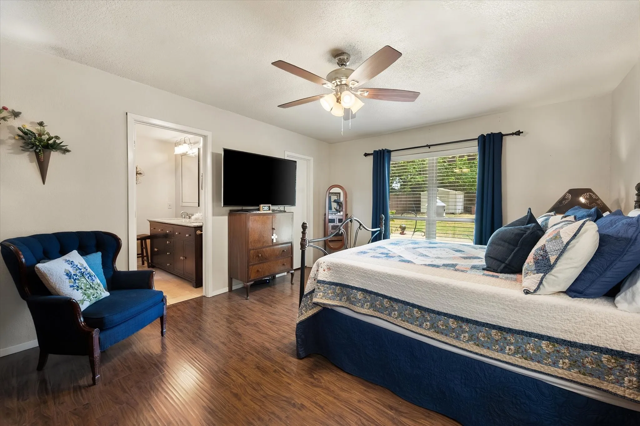 Single Family Residence For Sale in Tarrant County , 1032 E Enon Avenue, Everman, Texas 76140, 4 Bedroom, 2 Bathroom, 2 Garage spaces, 2,345 Sqft, built in 1978, mls#21371310, Real Estate Agent in Everman, Homes For Sale in Tarrant county, Homes For Sale in Everman, Realtor in Everman Texas, Real Estate Brokerage Independent Realty Texas, Luminita Cordes Realtor