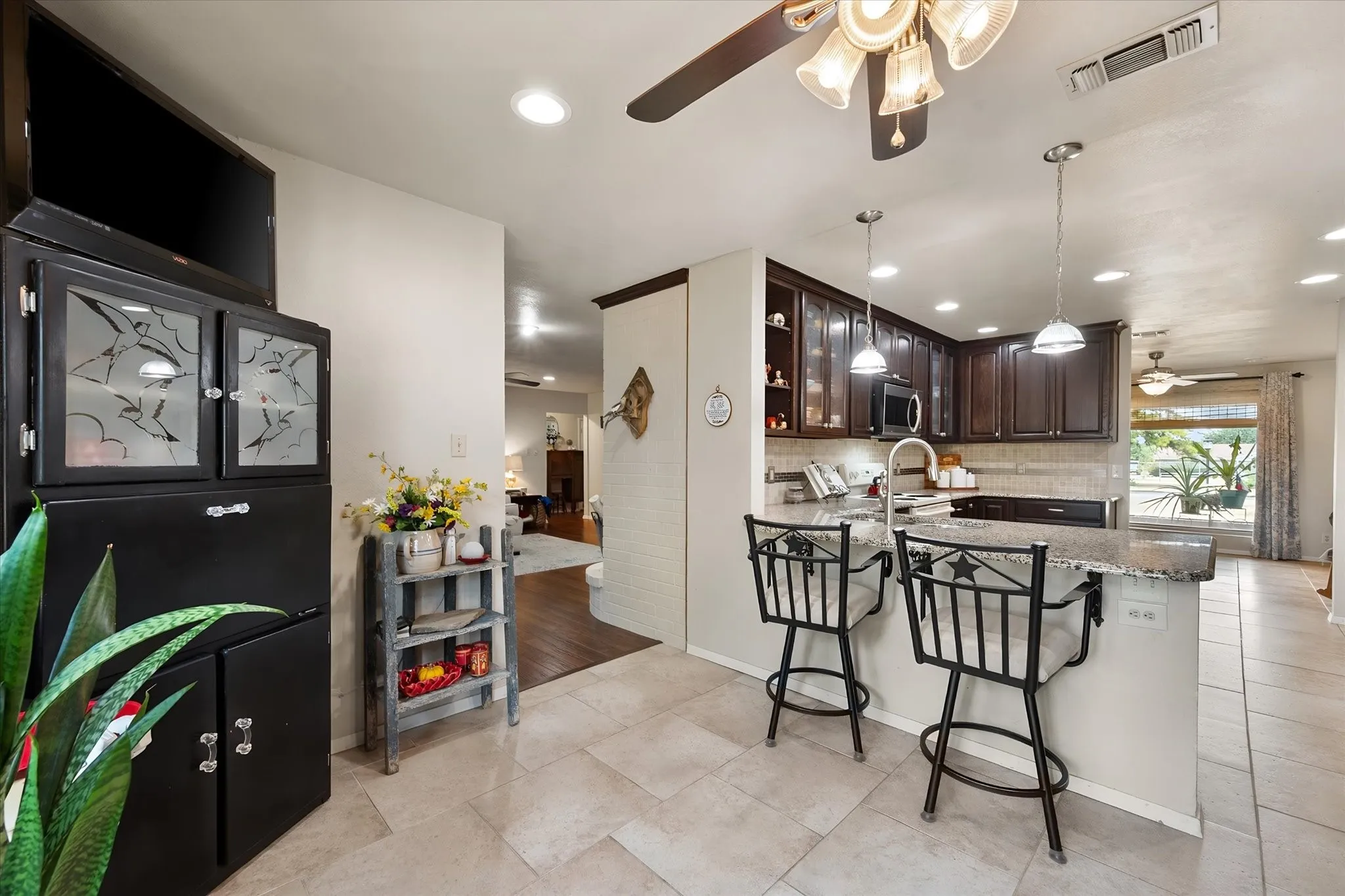 Single Family Residence For Sale in Tarrant County , 1032 E Enon Avenue, Everman, Texas 76140, 4 Bedroom, 2 Bathroom, 2 Garage spaces, 2,345 Sqft, built in 1978, mls#21371310, Real Estate Agent in Everman, Homes For Sale in Tarrant county, Homes For Sale in Everman, Realtor in Everman Texas, Real Estate Brokerage Independent Realty Texas, Luminita Cordes Realtor
