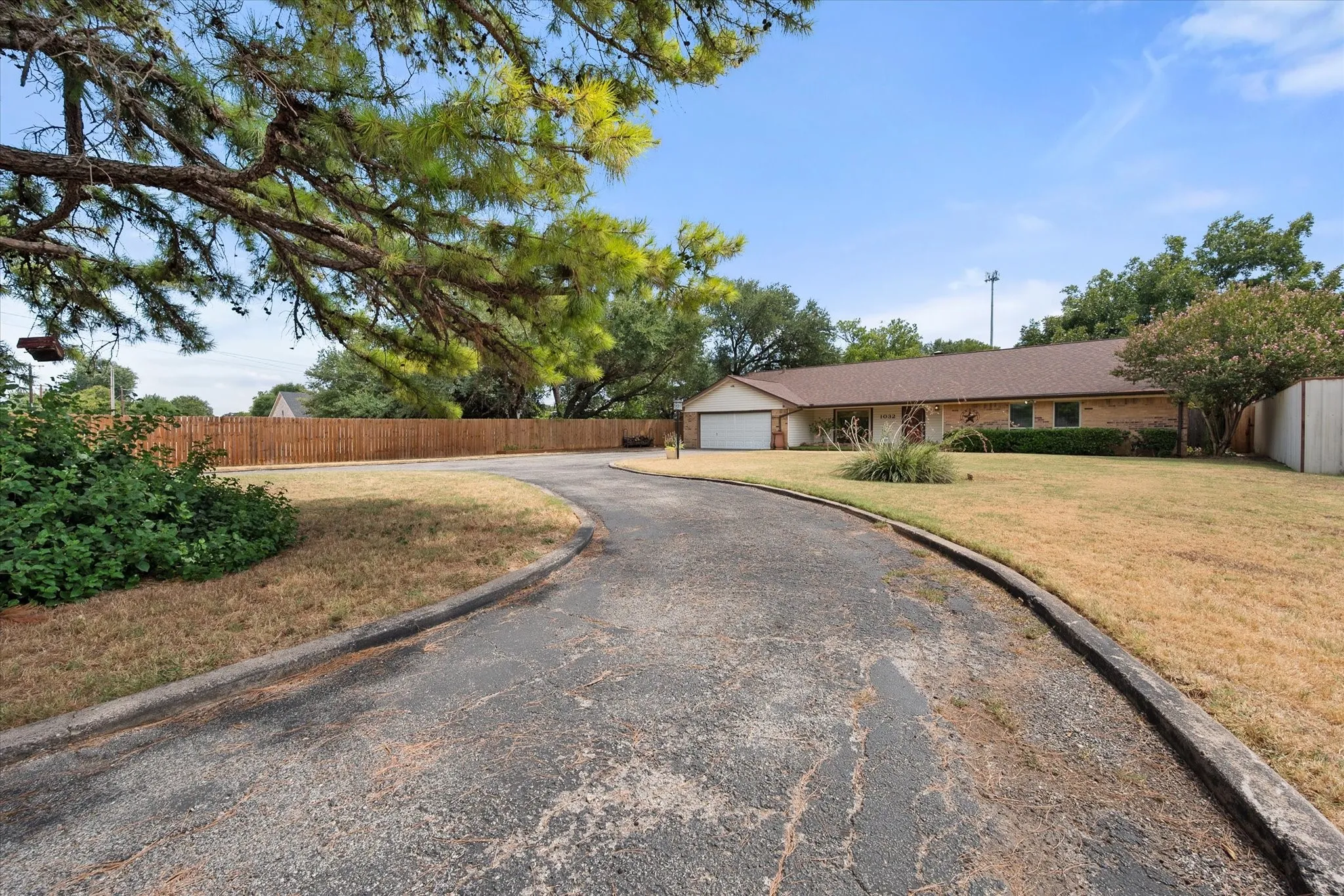 Single Family Residence For Sale in Tarrant County , 1032 E Enon Avenue, Everman, Texas 76140, 4 Bedroom, 2 Bathroom, 2 Garage spaces, 2,345 Sqft, built in 1978, mls#21371310, Real Estate Agent in Everman, Homes For Sale in Tarrant county, Homes For Sale in Everman, Realtor in Everman Texas, Real Estate Brokerage Independent Realty Texas, Luminita Cordes Realtor
