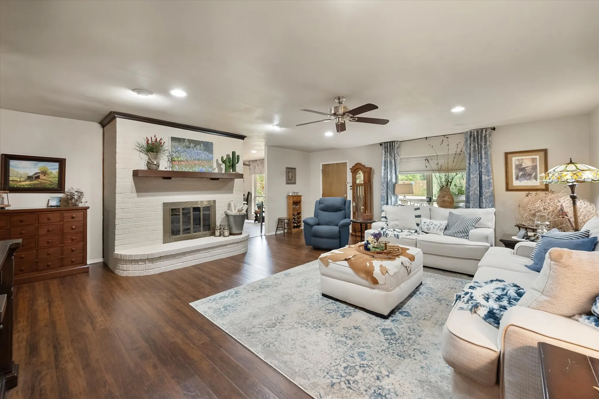 Single Family Residence For Sale in Tarrant County , 1032 E Enon Avenue, Everman, Texas 76140, 4 Bedroom, 2 Bathroom, 2 Garage spaces, 2,345 Sqft, built in 1978, mls#21371310, Real Estate Agent in Everman, Homes For Sale in Tarrant county, Homes For Sale in Everman, Realtor in Everman Texas, Real Estate Brokerage Independent Realty Texas, Luminita Cordes Realtor