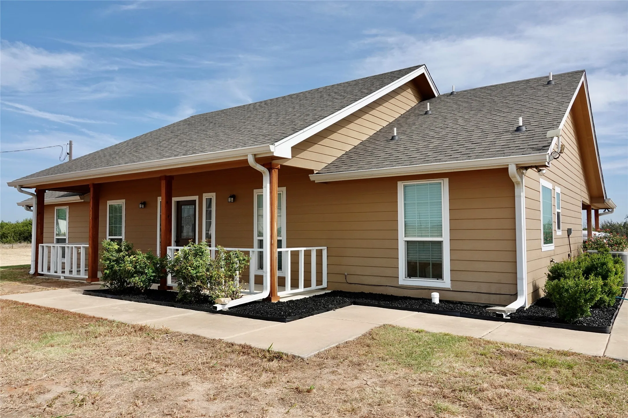 Single Family Residence For Sale in Coryell County , 3740 County Road 127, Gatesville, Texas 76528, 3 Bedroom, 2 Bathroom, Garage spaces, 1,716 Sqft, built in 2017, mls#21371970, Real Estate Agent in Gatesville, Homes For Sale in Coryell county, Homes For Sale in Gatesville, Realtor in Gatesville Texas, Real Estate Brokerage Independent Realty Texas, Luminita Cordes Realtor