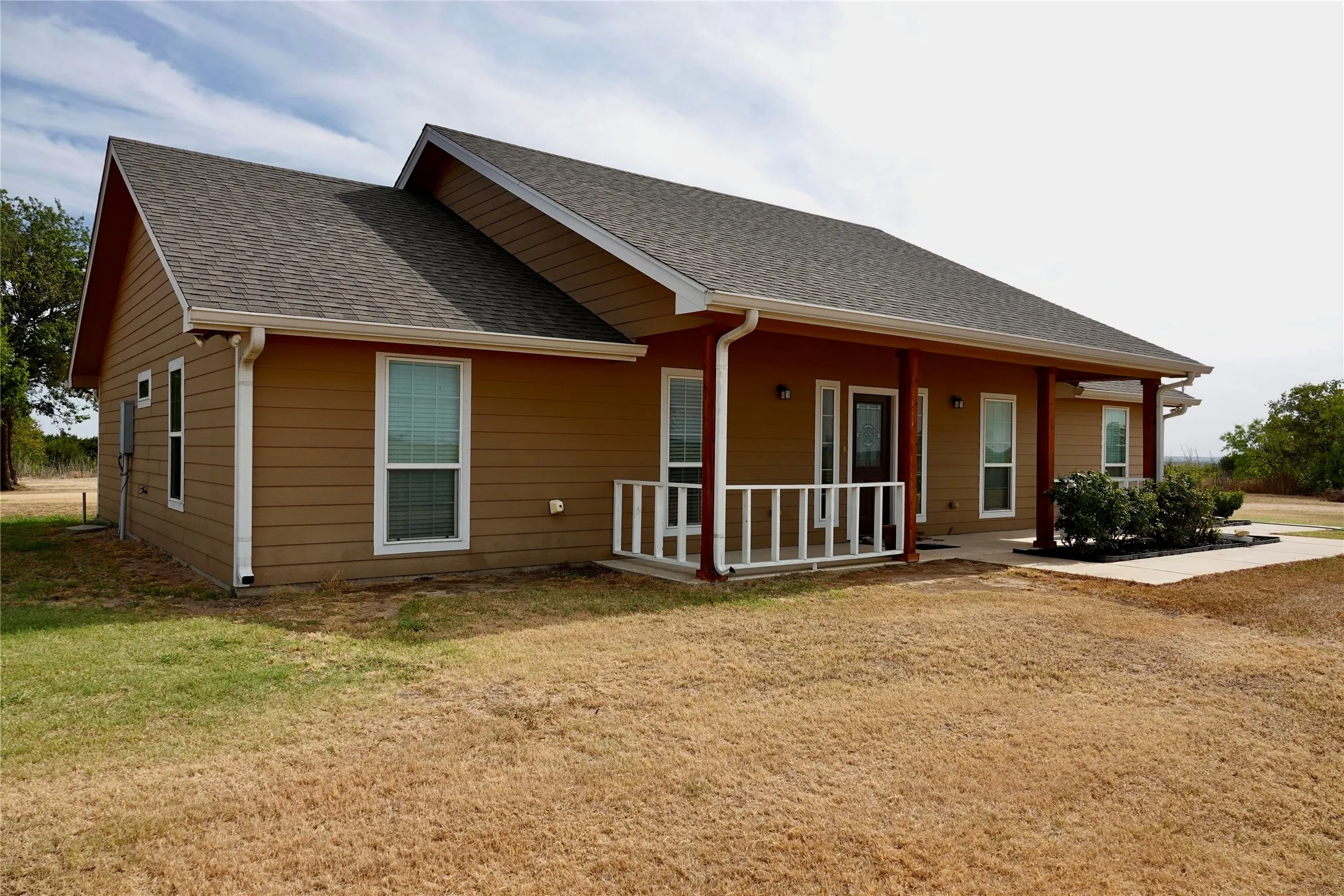 Single Family Residence For Sale in Coryell County , 3740 County Road 127, Gatesville, Texas 76528, 3 Bedroom, 2 Bathroom, Garage spaces, 1,716 Sqft, built in 2017, mls#21371970, Real Estate Agent in Gatesville, Homes For Sale in Coryell county, Homes For Sale in Gatesville, Realtor in Gatesville Texas, Real Estate Brokerage Independent Realty Texas, Luminita Cordes Realtor