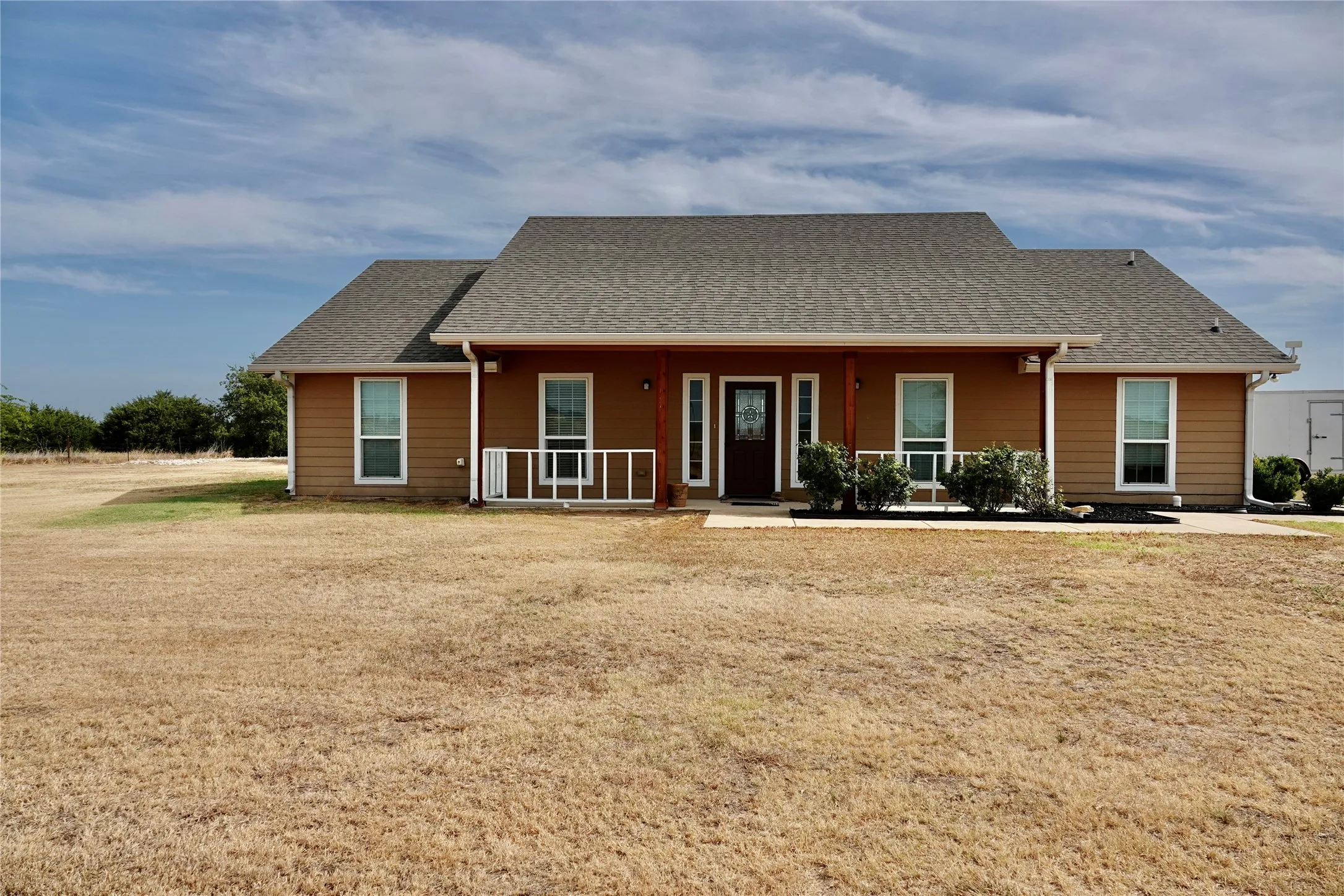 Single Family Residence For Sale in Coryell County , 3740 County Road 127, Gatesville, Texas 76528, 3 Bedroom, 2 Bathroom, Garage spaces, 1,716 Sqft, built in 2017, mls#21371970, Real Estate Agent in Gatesville, Homes For Sale in Coryell county, Homes For Sale in Gatesville, Realtor in Gatesville Texas, Real Estate Brokerage Independent Realty Texas, Luminita Cordes Realtor