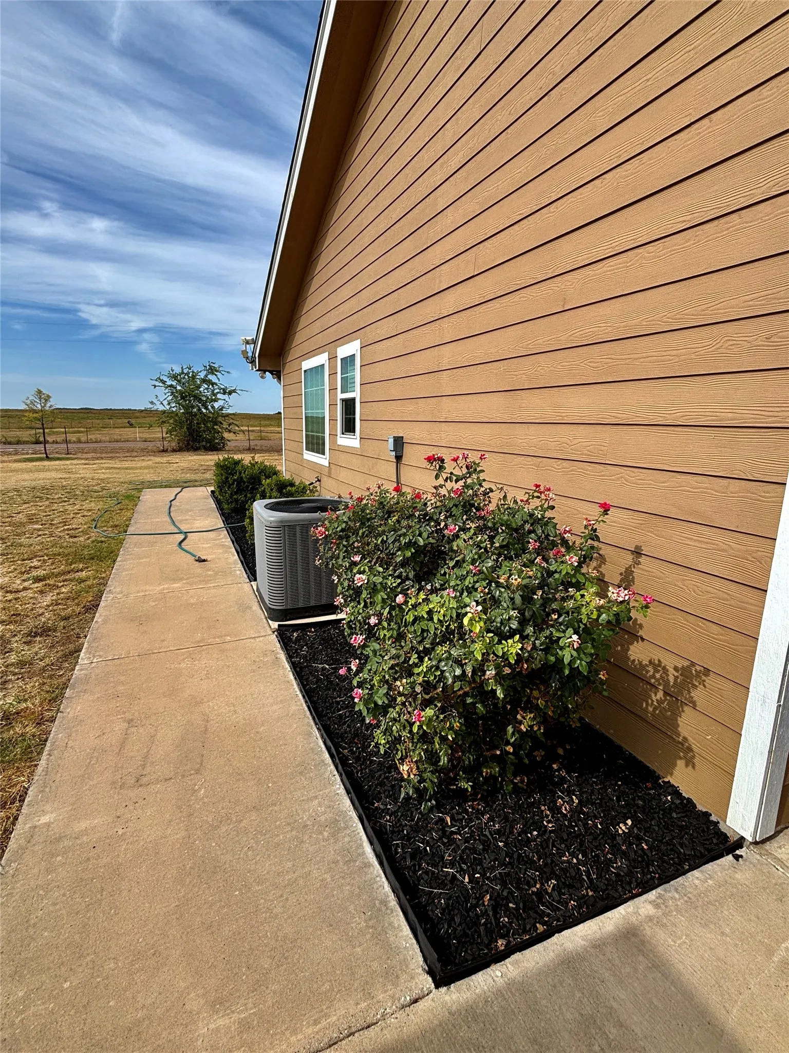 Single Family Residence For Sale in Coryell County , 3740 County Road 127, Gatesville, Texas 76528, 3 Bedroom, 2 Bathroom, Garage spaces, 1,716 Sqft, built in 2017, mls#21371970, Real Estate Agent in Gatesville, Homes For Sale in Coryell county, Homes For Sale in Gatesville, Realtor in Gatesville Texas, Real Estate Brokerage Independent Realty Texas, Luminita Cordes Realtor