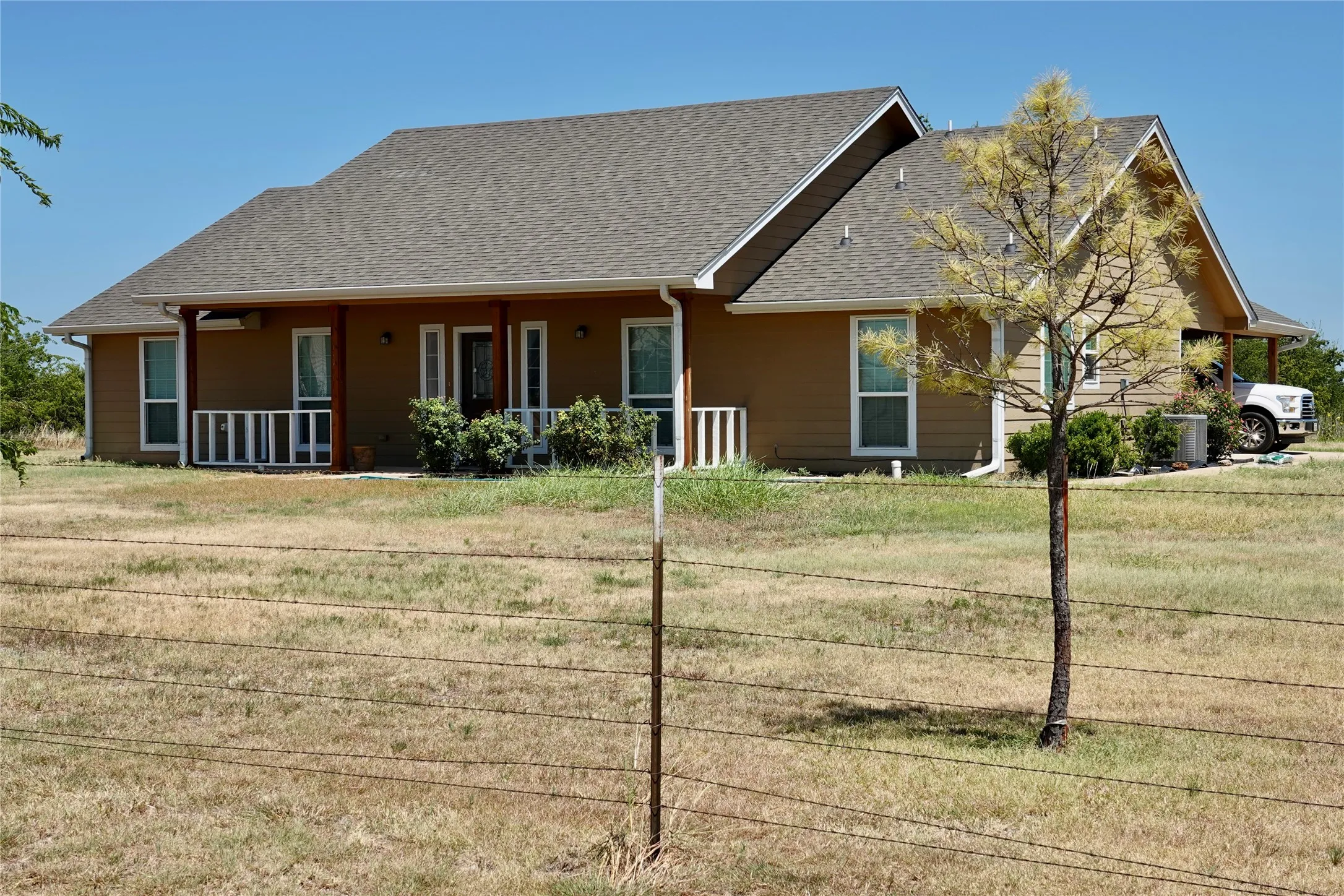 Single Family Residence For Sale in Coryell County , 3740 County Road 127, Gatesville, Texas 76528, 3 Bedroom, 2 Bathroom, Garage spaces, 1,716 Sqft, built in 2017, mls#21371970, Real Estate Agent in Gatesville, Homes For Sale in Coryell county, Homes For Sale in Gatesville, Realtor in Gatesville Texas, Real Estate Brokerage Independent Realty Texas, Luminita Cordes Realtor