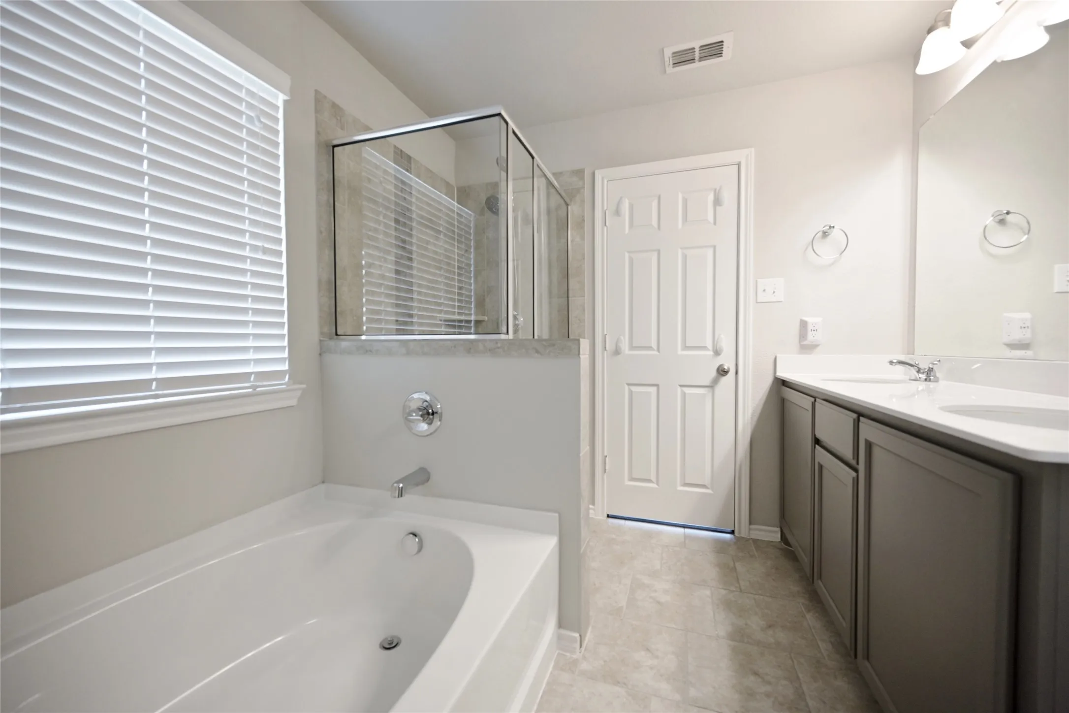 Single Family Residence For Sale in Tarrant County , 9212 Glen Mills Trail, Fort Worth, Texas 76179, 3 Bedroom, 2 Bathroom, 2 Garage spaces, 1,882 Sqft, built in 2017, mls#21360632, Real Estate Agent in Fort Worth, Homes For Sale in Tarrant county, Homes For Sale in Fort Worth, Realtor in Fort Worth Texas, Real Estate Brokerage Independent Realty Texas, Luminita Cordes Realtor