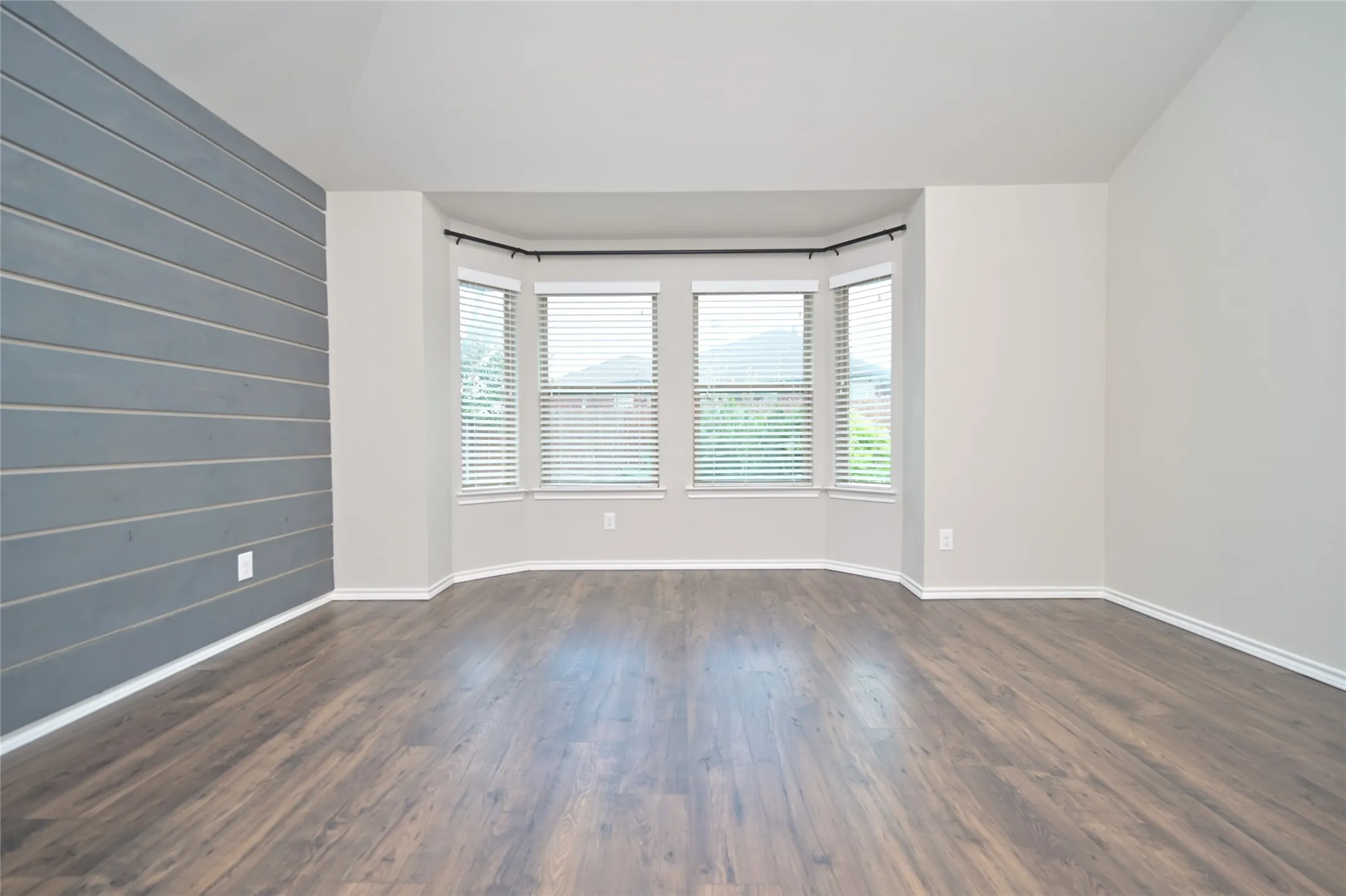 Single Family Residence For Sale in Tarrant County , 9212 Glen Mills Trail, Fort Worth, Texas 76179, 3 Bedroom, 2 Bathroom, 2 Garage spaces, 1,882 Sqft, built in 2017, mls#21360632, Real Estate Agent in Fort Worth, Homes For Sale in Tarrant county, Homes For Sale in Fort Worth, Realtor in Fort Worth Texas, Real Estate Brokerage Independent Realty Texas, Luminita Cordes Realtor