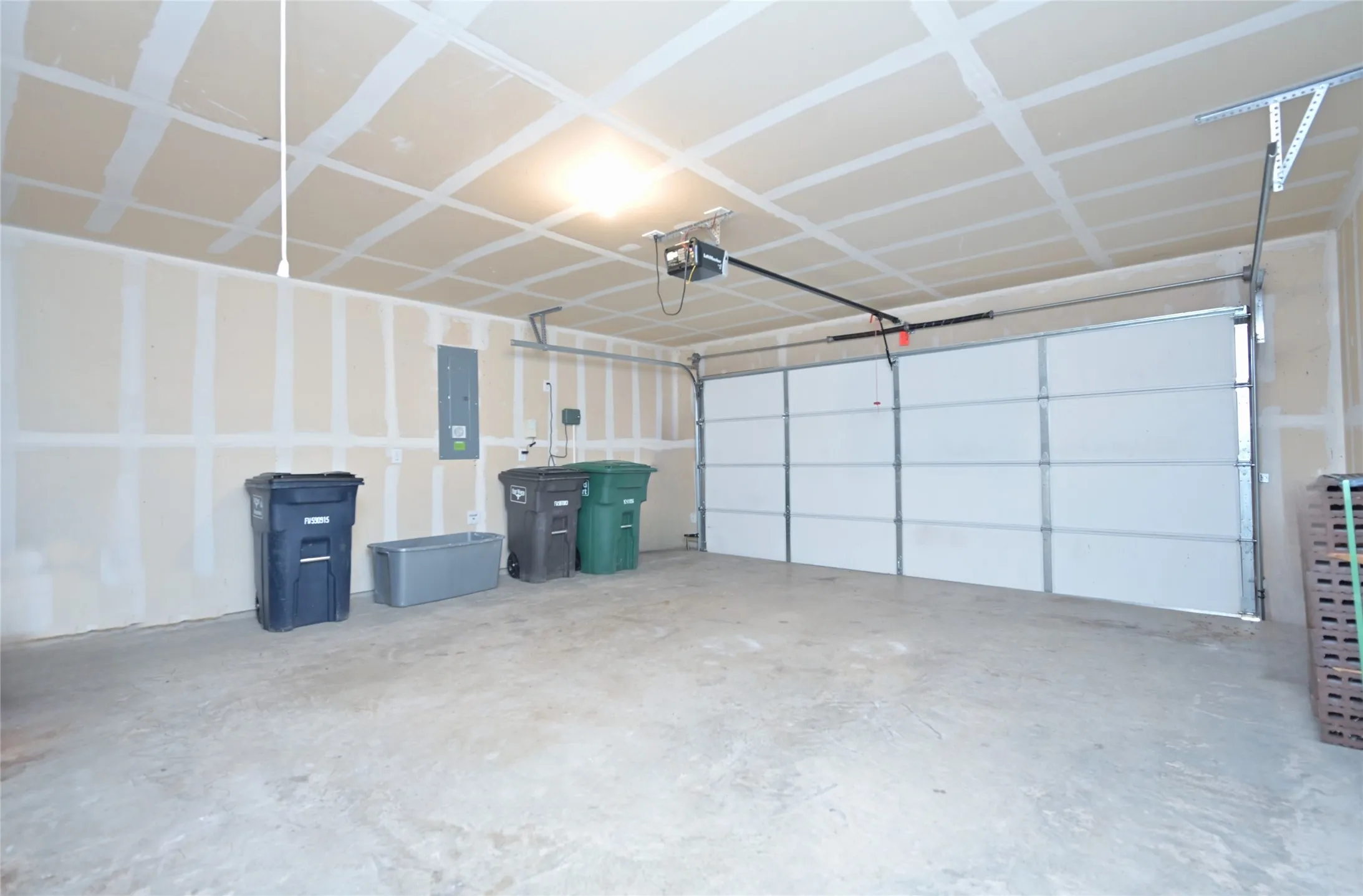 Single Family Residence For Sale in Tarrant County , 9212 Glen Mills Trail, Fort Worth, Texas 76179, 3 Bedroom, 2 Bathroom, 2 Garage spaces, 1,882 Sqft, built in 2017, mls#21360632, Real Estate Agent in Fort Worth, Homes For Sale in Tarrant county, Homes For Sale in Fort Worth, Realtor in Fort Worth Texas, Real Estate Brokerage Independent Realty Texas, Luminita Cordes Realtor