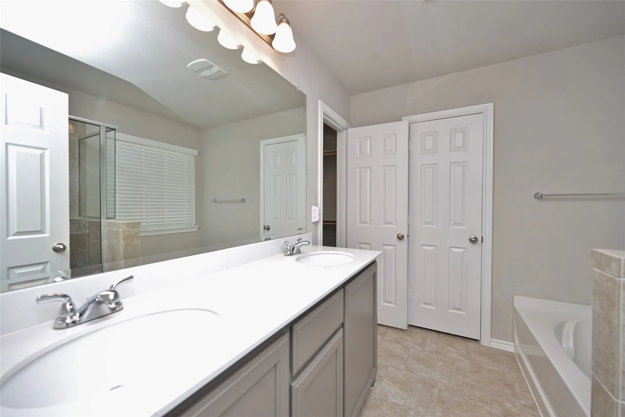 Single Family Residence For Sale in Tarrant County , 9212 Glen Mills Trail, Fort Worth, Texas 76179, 3 Bedroom, 2 Bathroom, 2 Garage spaces, 1,882 Sqft, built in 2017, mls#21360632, Real Estate Agent in Fort Worth, Homes For Sale in Tarrant county, Homes For Sale in Fort Worth, Realtor in Fort Worth Texas, Real Estate Brokerage Independent Realty Texas, Luminita Cordes Realtor