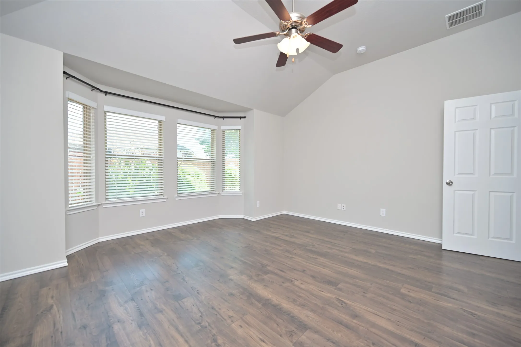 Single Family Residence For Sale in Tarrant County , 9212 Glen Mills Trail, Fort Worth, Texas 76179, 3 Bedroom, 2 Bathroom, 2 Garage spaces, 1,882 Sqft, built in 2017, mls#21360632, Real Estate Agent in Fort Worth, Homes For Sale in Tarrant county, Homes For Sale in Fort Worth, Realtor in Fort Worth Texas, Real Estate Brokerage Independent Realty Texas, Luminita Cordes Realtor