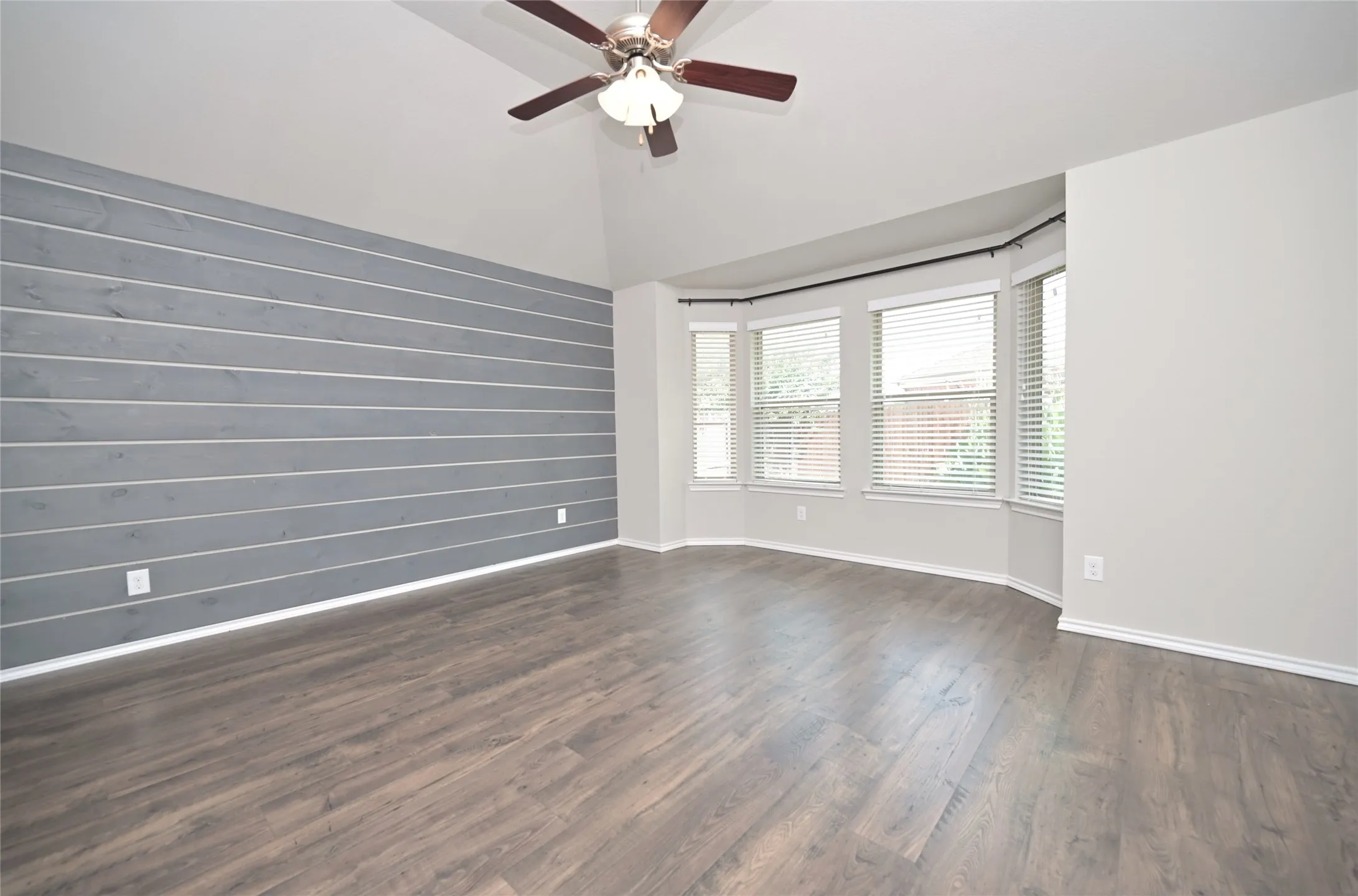Single Family Residence For Sale in Tarrant County , 9212 Glen Mills Trail, Fort Worth, Texas 76179, 3 Bedroom, 2 Bathroom, 2 Garage spaces, 1,882 Sqft, built in 2017, mls#21360632, Real Estate Agent in Fort Worth, Homes For Sale in Tarrant county, Homes For Sale in Fort Worth, Realtor in Fort Worth Texas, Real Estate Brokerage Independent Realty Texas, Luminita Cordes Realtor