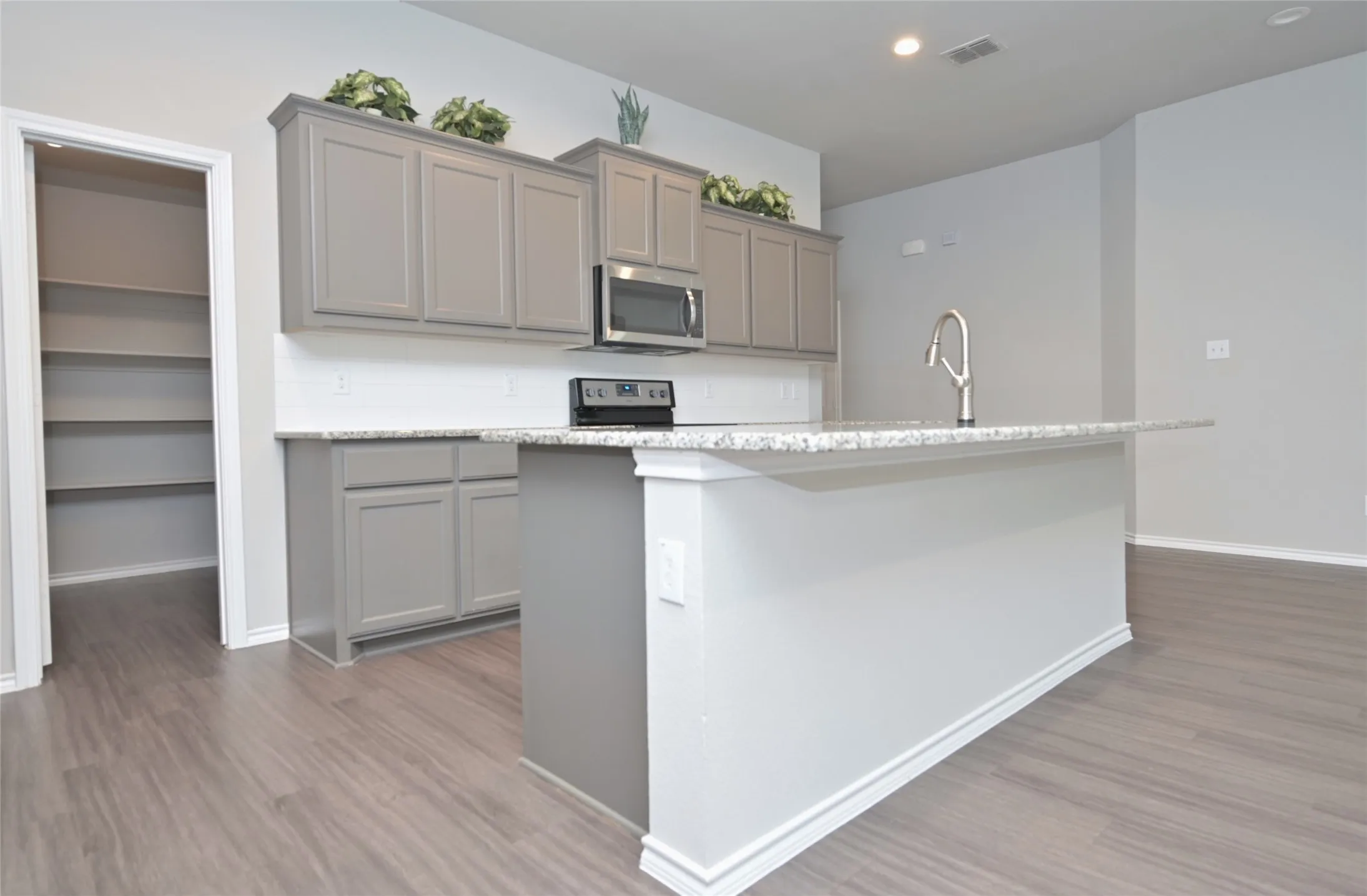 Single Family Residence For Sale in Tarrant County , 9212 Glen Mills Trail, Fort Worth, Texas 76179, 3 Bedroom, 2 Bathroom, 2 Garage spaces, 1,882 Sqft, built in 2017, mls#21360632, Real Estate Agent in Fort Worth, Homes For Sale in Tarrant county, Homes For Sale in Fort Worth, Realtor in Fort Worth Texas, Real Estate Brokerage Independent Realty Texas, Luminita Cordes Realtor