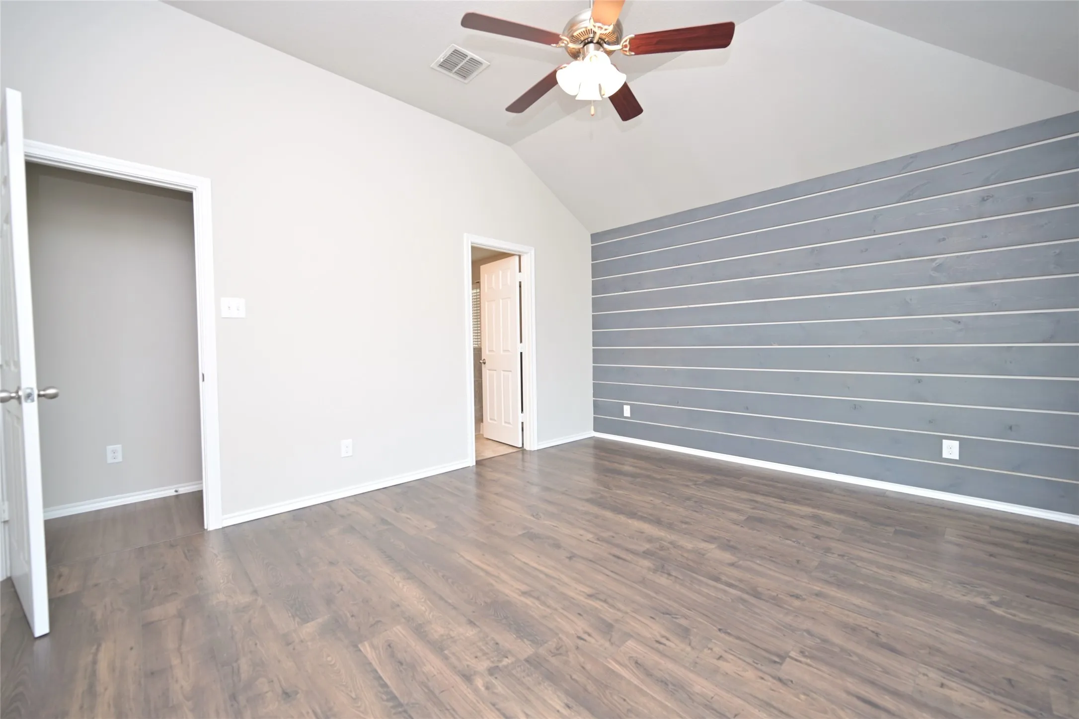 Single Family Residence For Sale in Tarrant County , 9212 Glen Mills Trail, Fort Worth, Texas 76179, 3 Bedroom, 2 Bathroom, 2 Garage spaces, 1,882 Sqft, built in 2017, mls#21360632, Real Estate Agent in Fort Worth, Homes For Sale in Tarrant county, Homes For Sale in Fort Worth, Realtor in Fort Worth Texas, Real Estate Brokerage Independent Realty Texas, Luminita Cordes Realtor