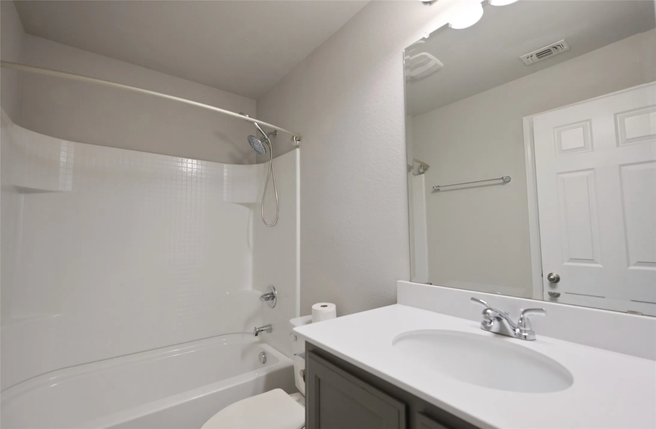 Single Family Residence For Sale in Tarrant County , 9212 Glen Mills Trail, Fort Worth, Texas 76179, 3 Bedroom, 2 Bathroom, 2 Garage spaces, 1,882 Sqft, built in 2017, mls#21360632, Real Estate Agent in Fort Worth, Homes For Sale in Tarrant county, Homes For Sale in Fort Worth, Realtor in Fort Worth Texas, Real Estate Brokerage Independent Realty Texas, Luminita Cordes Realtor