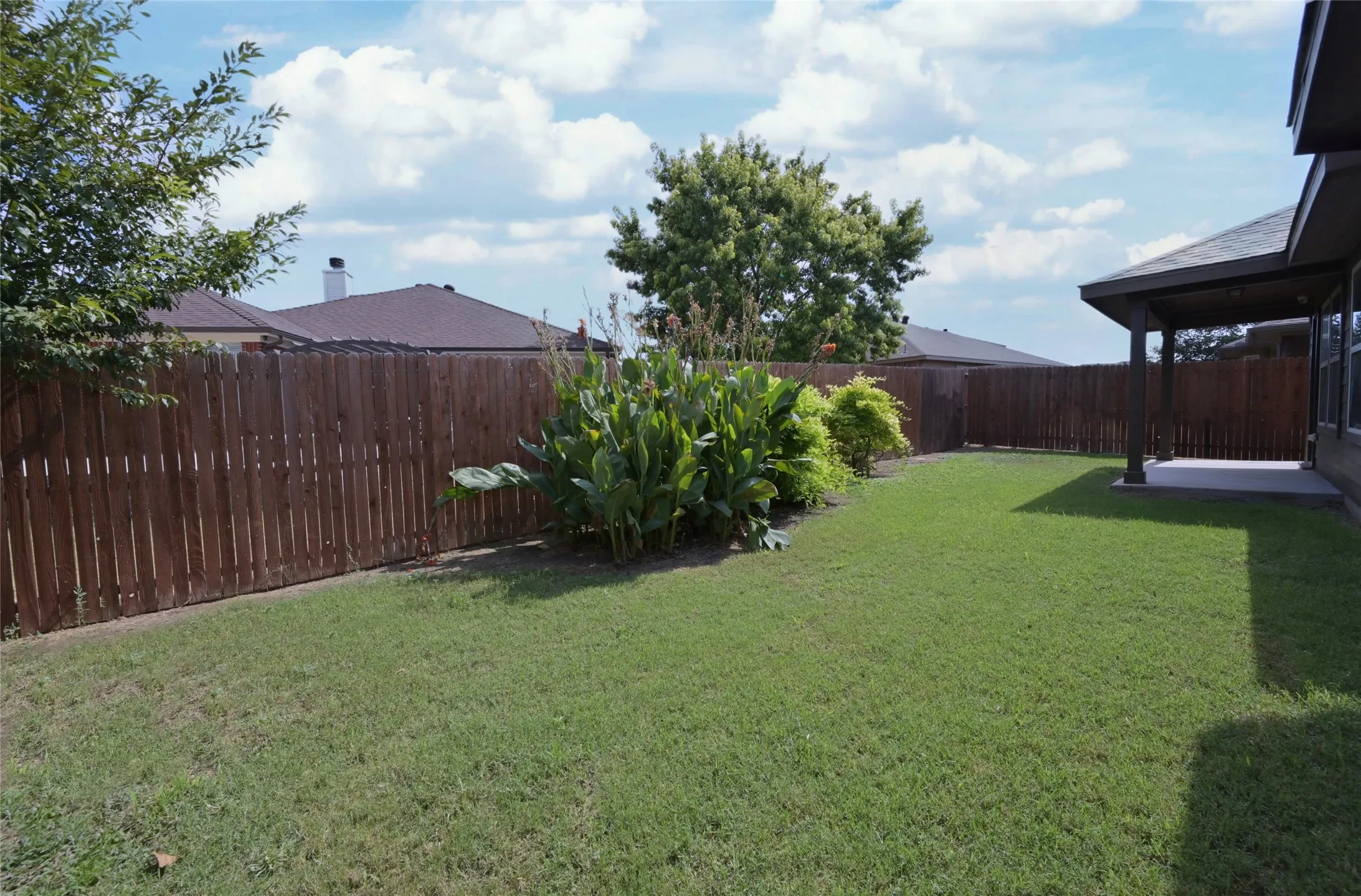 Single Family Residence For Sale in Tarrant County , 9212 Glen Mills Trail, Fort Worth, Texas 76179, 3 Bedroom, 2 Bathroom, 2 Garage spaces, 1,882 Sqft, built in 2017, mls#21360632, Real Estate Agent in Fort Worth, Homes For Sale in Tarrant county, Homes For Sale in Fort Worth, Realtor in Fort Worth Texas, Real Estate Brokerage Independent Realty Texas, Luminita Cordes Realtor