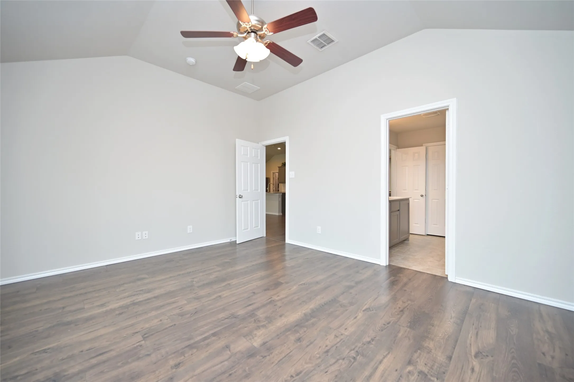 Single Family Residence For Sale in Tarrant County , 9212 Glen Mills Trail, Fort Worth, Texas 76179, 3 Bedroom, 2 Bathroom, 2 Garage spaces, 1,882 Sqft, built in 2017, mls#21360632, Real Estate Agent in Fort Worth, Homes For Sale in Tarrant county, Homes For Sale in Fort Worth, Realtor in Fort Worth Texas, Real Estate Brokerage Independent Realty Texas, Luminita Cordes Realtor