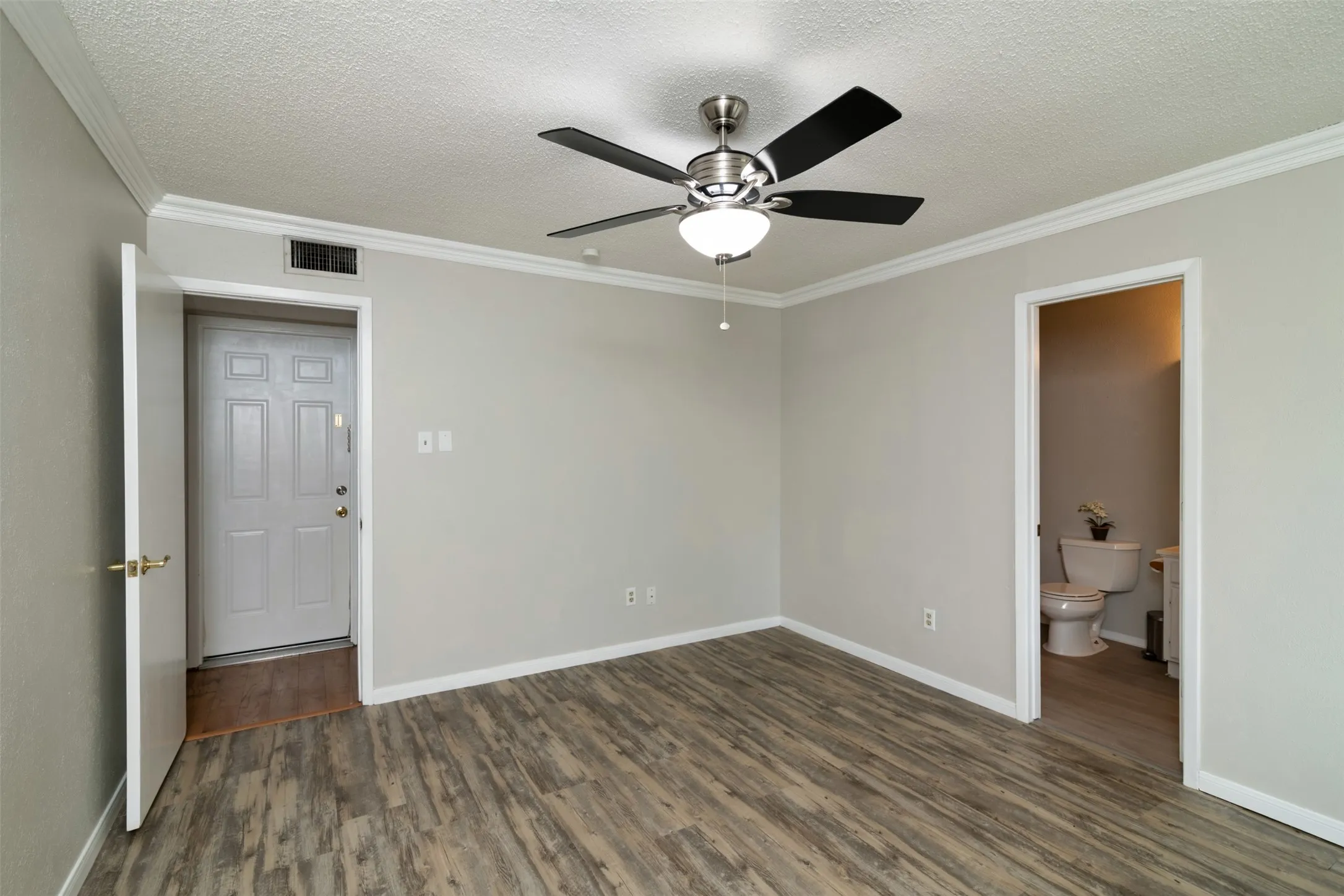Single Family Residence For Rent in Dallas County , 2937 Carnaby Lane, Garland, Texas 75044, 3 Bedroom, 2 Bathroom, 2 Garage spaces, 1,410 Sqft, built in 1978, mls#21373402, Real Estate Agent in Garland, Homes For Rent in Dallas county, Homes For Rent in Garland, Realtor in Garland Texas, Real Estate Brokerage Independent Realty Texas, Luminita Cordes Realtor