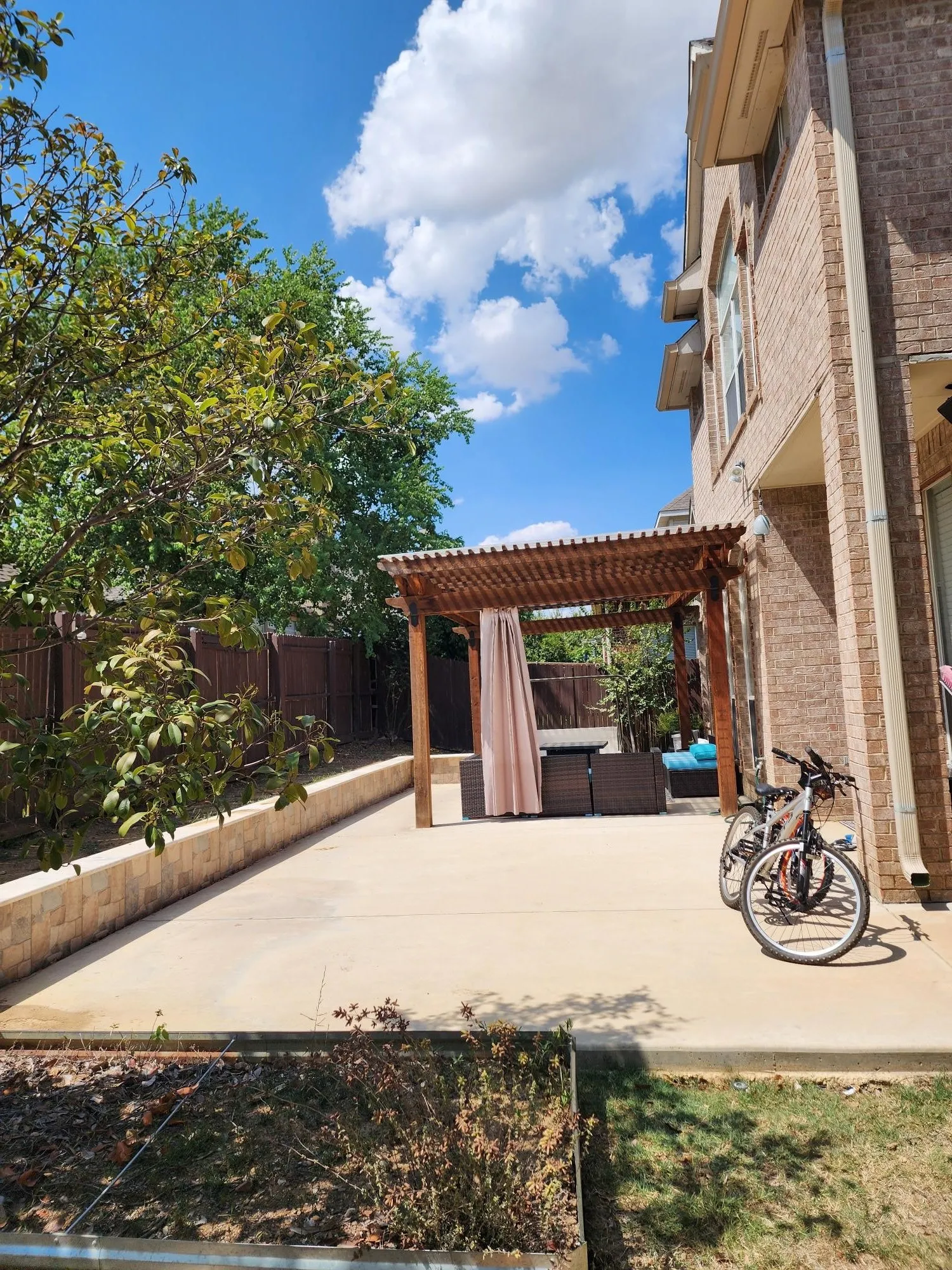 Single Family Residence For Rent in Dallas County , 7701 Brookview Court, Irving, Texas 75063, 3 Bedroom, 4 Bathroom, 2 Garage spaces, 2,829 Sqft, built in 1999, mls#21373413, Real Estate Agent in Irving, Homes For Rent in Dallas county, Homes For Rent in Irving, Realtor in Irving Texas, Real Estate Brokerage Independent Realty Texas, Luminita Cordes Realtor