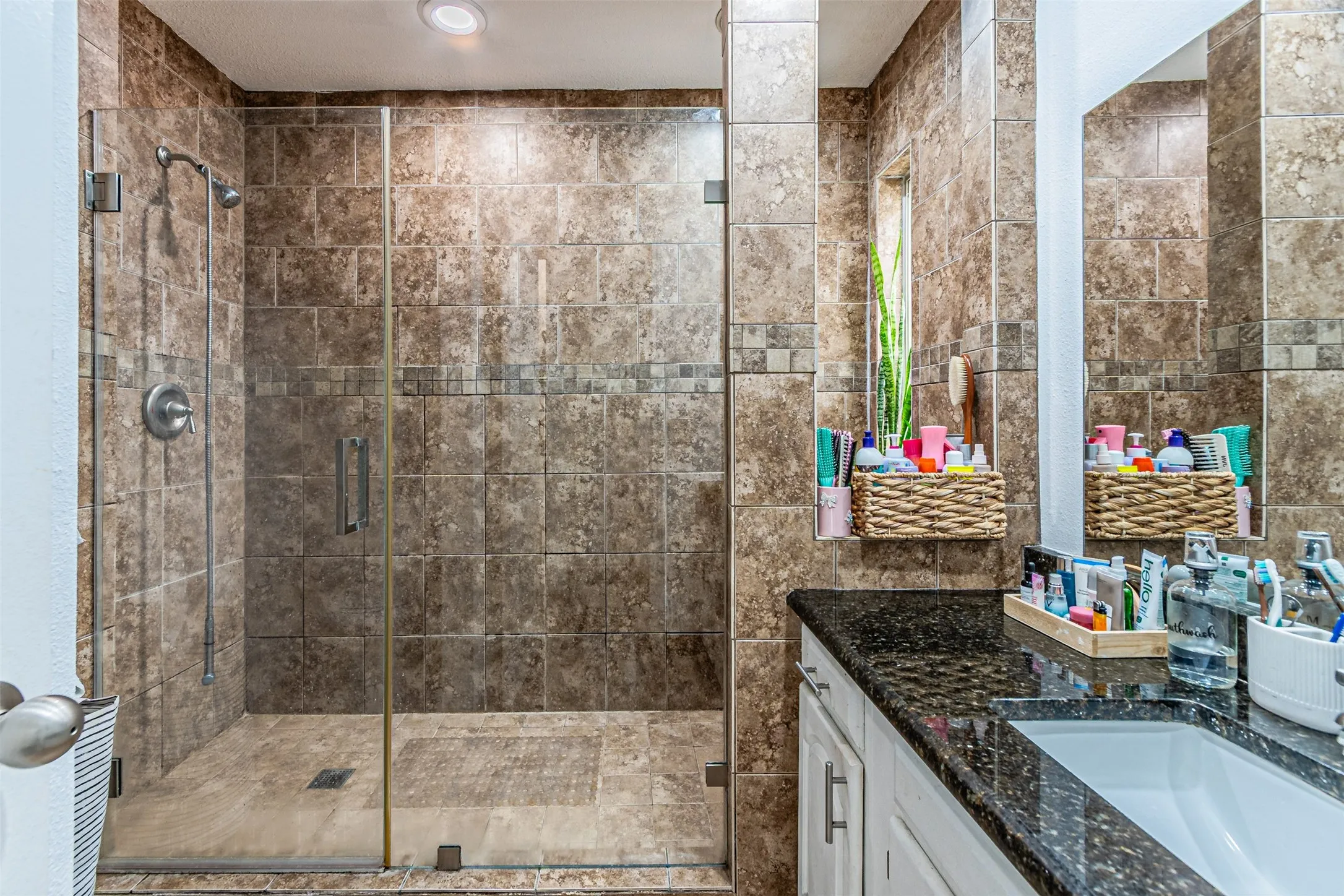 Condominium For Rent in Dallas County , 5100 Verde Valley Lane 107, Dallas, Texas 75254, 2 Bedroom, 2 Bathroom, Garage spaces, 1,013 Sqft, built in 1982, mls#21373420, Real Estate Agent in Dallas, Homes For Rent in Dallas county, Homes For Rent in Dallas, Realtor in Dallas Texas, Real Estate Brokerage Independent Realty Texas, Luminita Cordes Realtor