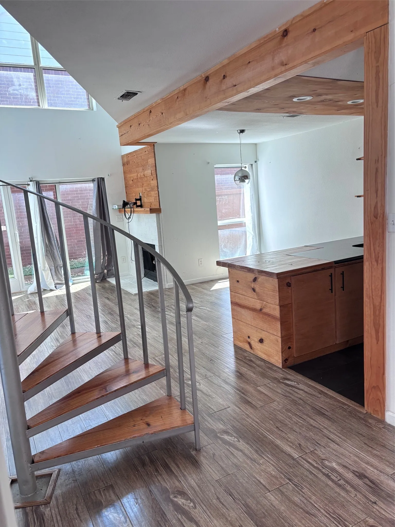 Condominium For Rent in Dallas County , 5100 Verde Valley Lane 107, Dallas, Texas 75254, 2 Bedroom, 2 Bathroom, Garage spaces, 1,013 Sqft, built in 1982, mls#21373420, Real Estate Agent in Dallas, Homes For Rent in Dallas county, Homes For Rent in Dallas, Realtor in Dallas Texas, Real Estate Brokerage Independent Realty Texas, Luminita Cordes Realtor