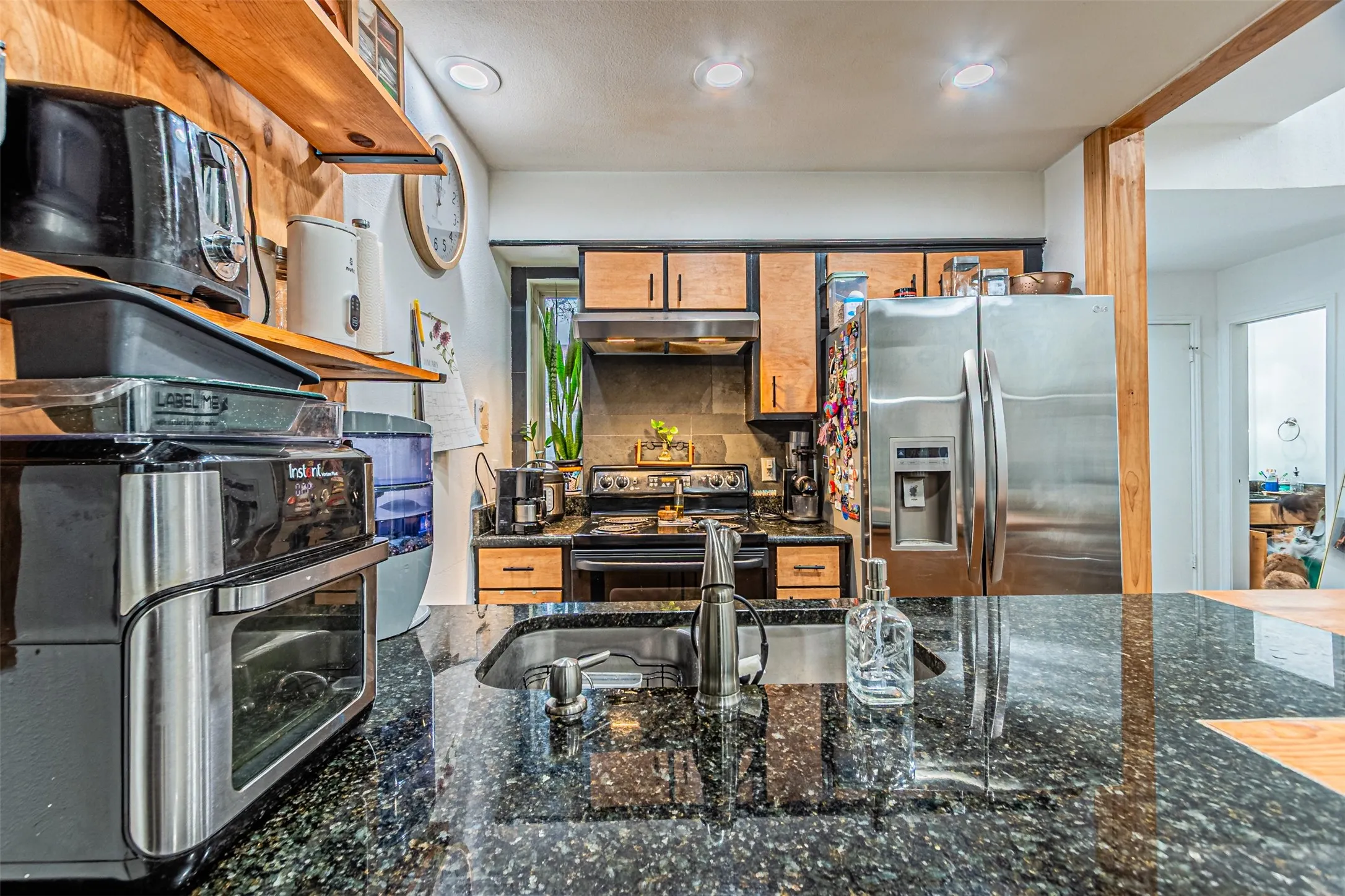 Condominium For Rent in Dallas County , 5100 Verde Valley Lane 107, Dallas, Texas 75254, 2 Bedroom, 2 Bathroom, Garage spaces, 1,013 Sqft, built in 1982, mls#21373420, Real Estate Agent in Dallas, Homes For Rent in Dallas county, Homes For Rent in Dallas, Realtor in Dallas Texas, Real Estate Brokerage Independent Realty Texas, Luminita Cordes Realtor