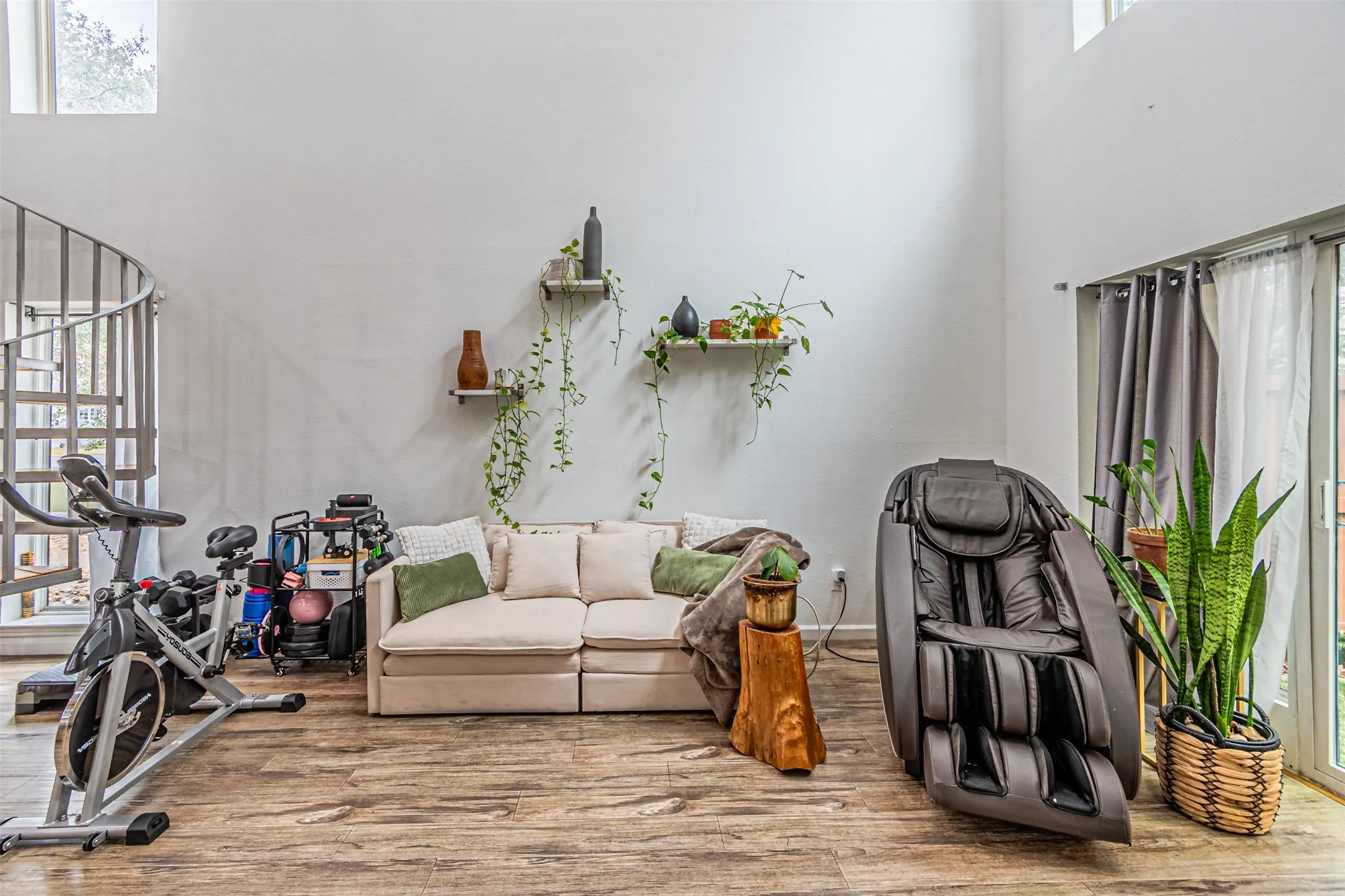 Condominium For Rent in Dallas County , 5100 Verde Valley Lane 107, Dallas, Texas 75254, 2 Bedroom, 2 Bathroom, Garage spaces, 1,013 Sqft, built in 1982, mls#21373420, Real Estate Agent in Dallas, Homes For Rent in Dallas county, Homes For Rent in Dallas, Realtor in Dallas Texas, Real Estate Brokerage Independent Realty Texas, Luminita Cordes Realtor