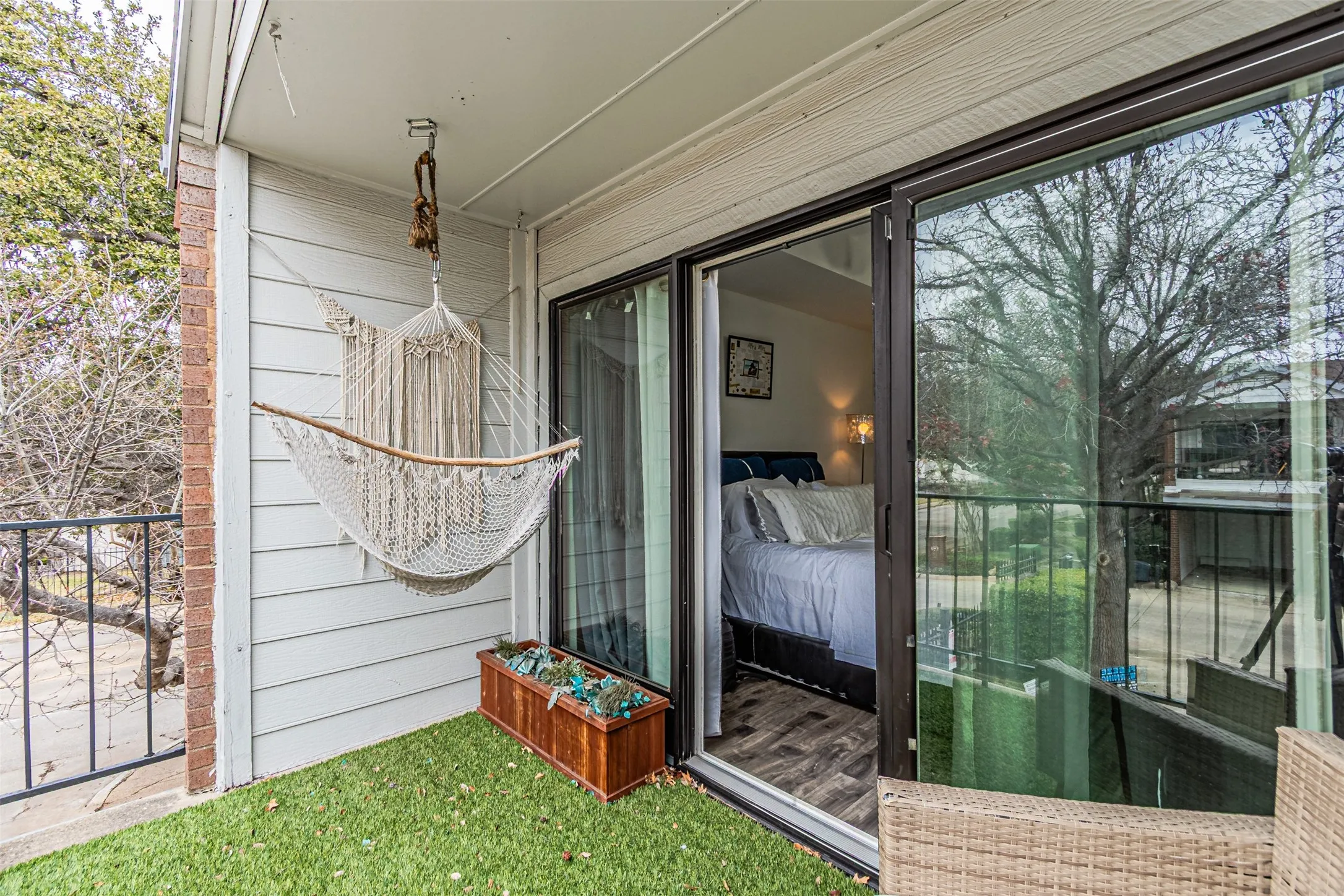 Condominium For Rent in Dallas County , 5100 Verde Valley Lane 107, Dallas, Texas 75254, 2 Bedroom, 2 Bathroom, Garage spaces, 1,013 Sqft, built in 1982, mls#21373420, Real Estate Agent in Dallas, Homes For Rent in Dallas county, Homes For Rent in Dallas, Realtor in Dallas Texas, Real Estate Brokerage Independent Realty Texas, Luminita Cordes Realtor