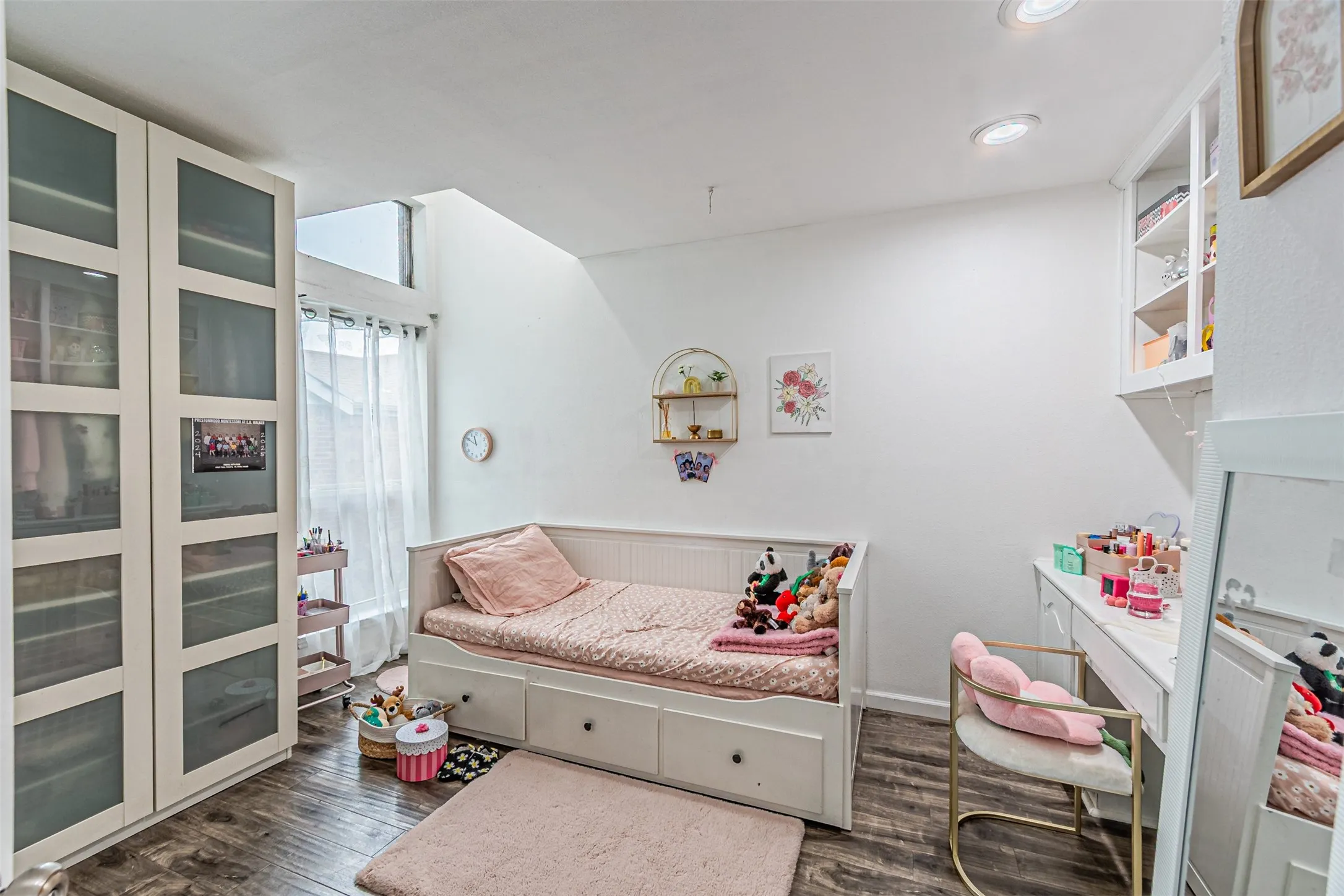 Condominium For Rent in Dallas County , 5100 Verde Valley Lane 107, Dallas, Texas 75254, 2 Bedroom, 2 Bathroom, Garage spaces, 1,013 Sqft, built in 1982, mls#21373420, Real Estate Agent in Dallas, Homes For Rent in Dallas county, Homes For Rent in Dallas, Realtor in Dallas Texas, Real Estate Brokerage Independent Realty Texas, Luminita Cordes Realtor