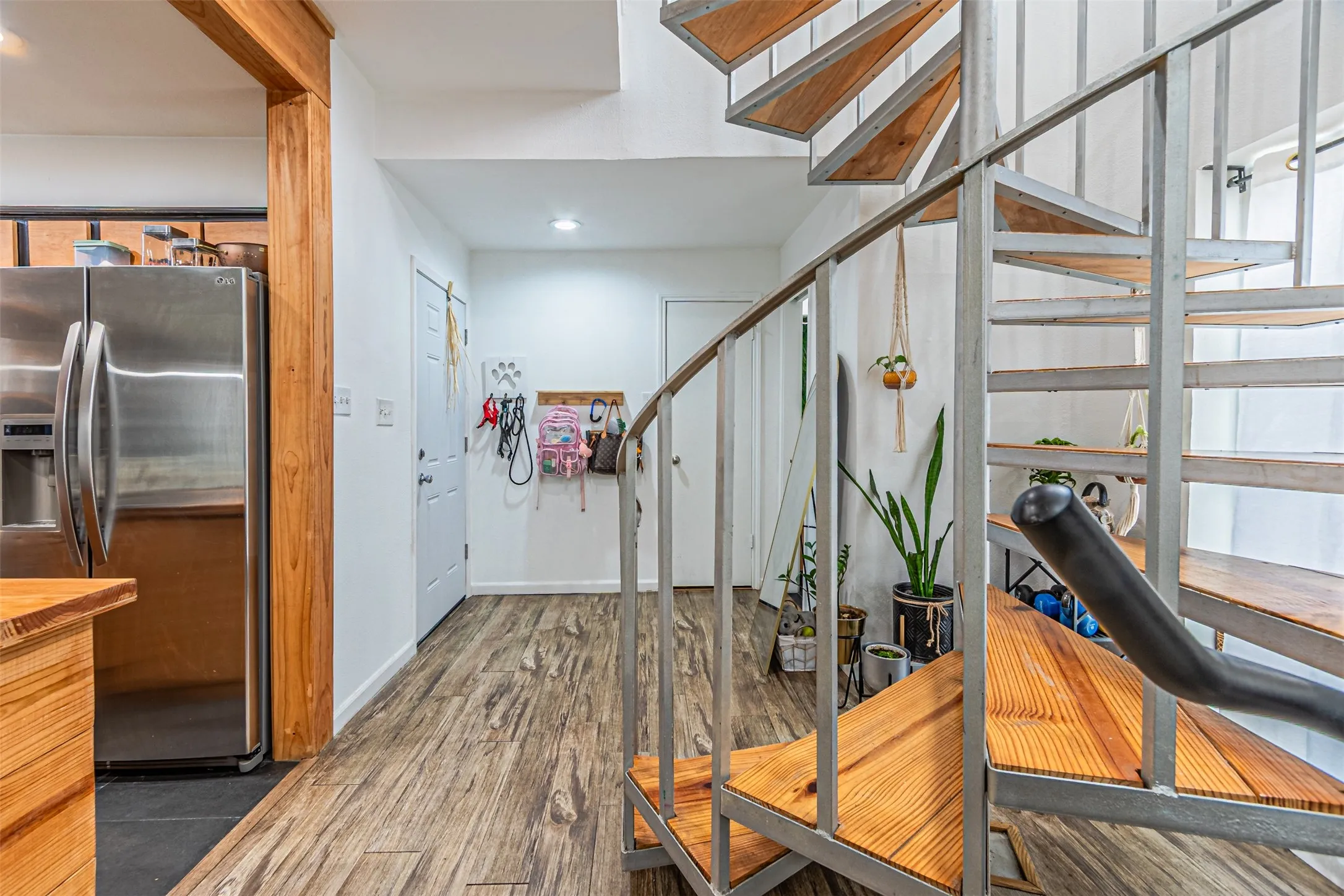 Condominium For Rent in Dallas County , 5100 Verde Valley Lane 107, Dallas, Texas 75254, 2 Bedroom, 2 Bathroom, Garage spaces, 1,013 Sqft, built in 1982, mls#21373420, Real Estate Agent in Dallas, Homes For Rent in Dallas county, Homes For Rent in Dallas, Realtor in Dallas Texas, Real Estate Brokerage Independent Realty Texas, Luminita Cordes Realtor