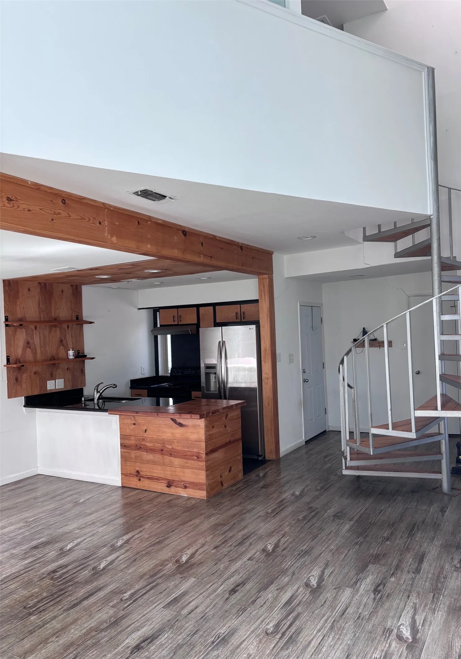 Condominium For Rent in Dallas County , 5100 Verde Valley Lane 107, Dallas, Texas 75254, 2 Bedroom, 2 Bathroom, Garage spaces, 1,013 Sqft, built in 1982, mls#21373420, Real Estate Agent in Dallas, Homes For Rent in Dallas county, Homes For Rent in Dallas, Realtor in Dallas Texas, Real Estate Brokerage Independent Realty Texas, Luminita Cordes Realtor