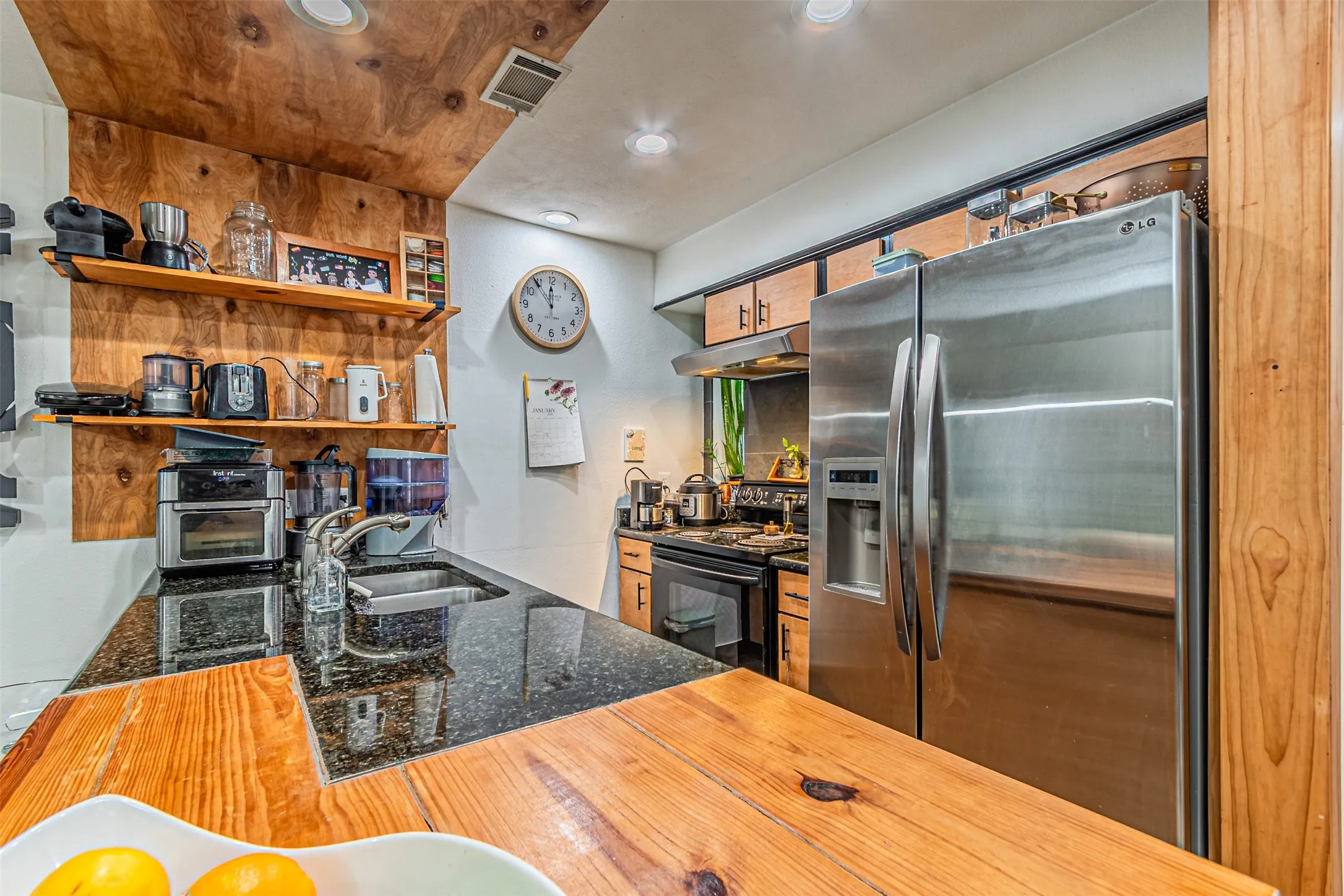 Condominium For Rent in Dallas County , 5100 Verde Valley Lane 107, Dallas, Texas 75254, 2 Bedroom, 2 Bathroom, Garage spaces, 1,013 Sqft, built in 1982, mls#21373420, Real Estate Agent in Dallas, Homes For Rent in Dallas county, Homes For Rent in Dallas, Realtor in Dallas Texas, Real Estate Brokerage Independent Realty Texas, Luminita Cordes Realtor