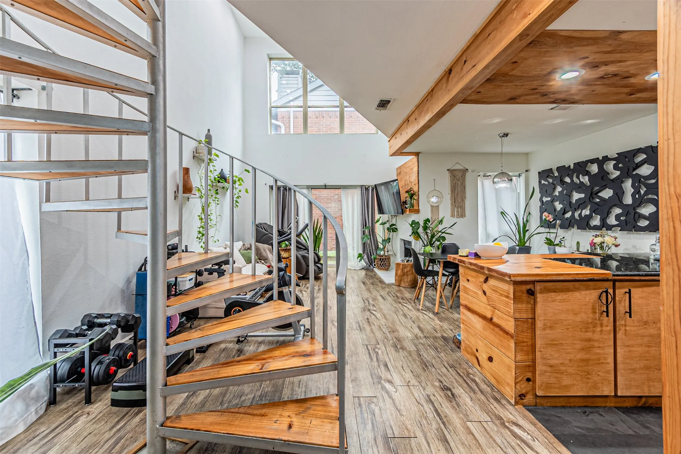 Condominium For Rent in Dallas County , 5100 Verde Valley Lane 107, Dallas, Texas 75254, 2 Bedroom, 2 Bathroom, Garage spaces, 1,013 Sqft, built in 1982, mls#21373420, Real Estate Agent in Dallas, Homes For Rent in Dallas county, Homes For Rent in Dallas, Realtor in Dallas Texas, Real Estate Brokerage Independent Realty Texas, Luminita Cordes Realtor