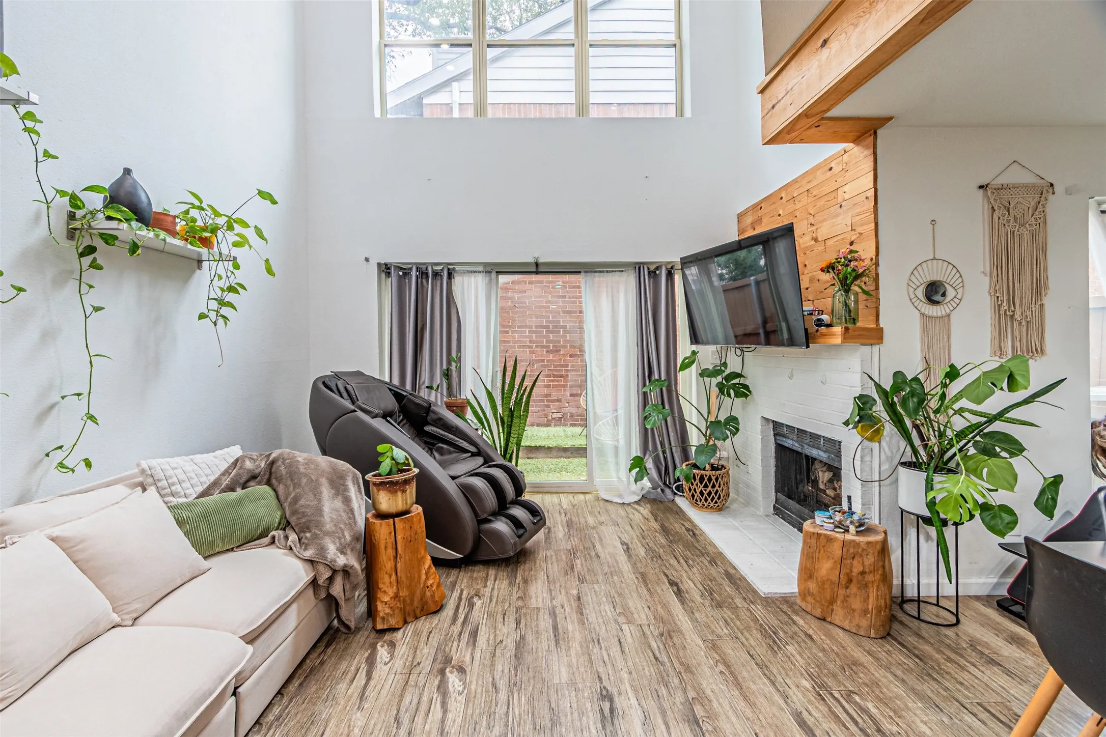 Condominium For Rent in Dallas County , 5100 Verde Valley Lane 107, Dallas, Texas 75254, 2 Bedroom, 2 Bathroom, Garage spaces, 1,013 Sqft, built in 1982, mls#21373420, Real Estate Agent in Dallas, Homes For Rent in Dallas county, Homes For Rent in Dallas, Realtor in Dallas Texas, Real Estate Brokerage Independent Realty Texas, Luminita Cordes Realtor