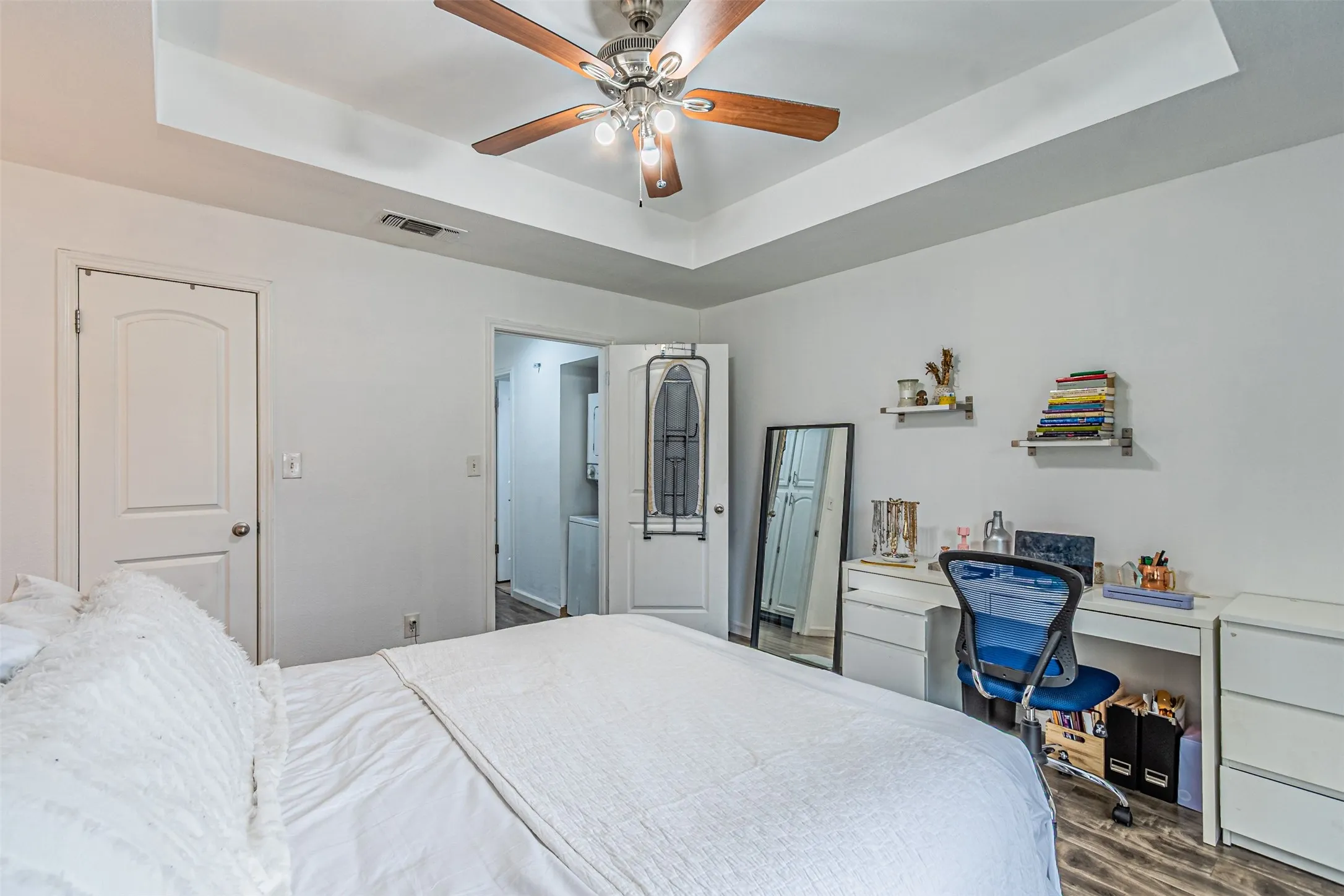 Condominium For Rent in Dallas County , 5100 Verde Valley Lane 107, Dallas, Texas 75254, 2 Bedroom, 2 Bathroom, Garage spaces, 1,013 Sqft, built in 1982, mls#21373420, Real Estate Agent in Dallas, Homes For Rent in Dallas county, Homes For Rent in Dallas, Realtor in Dallas Texas, Real Estate Brokerage Independent Realty Texas, Luminita Cordes Realtor