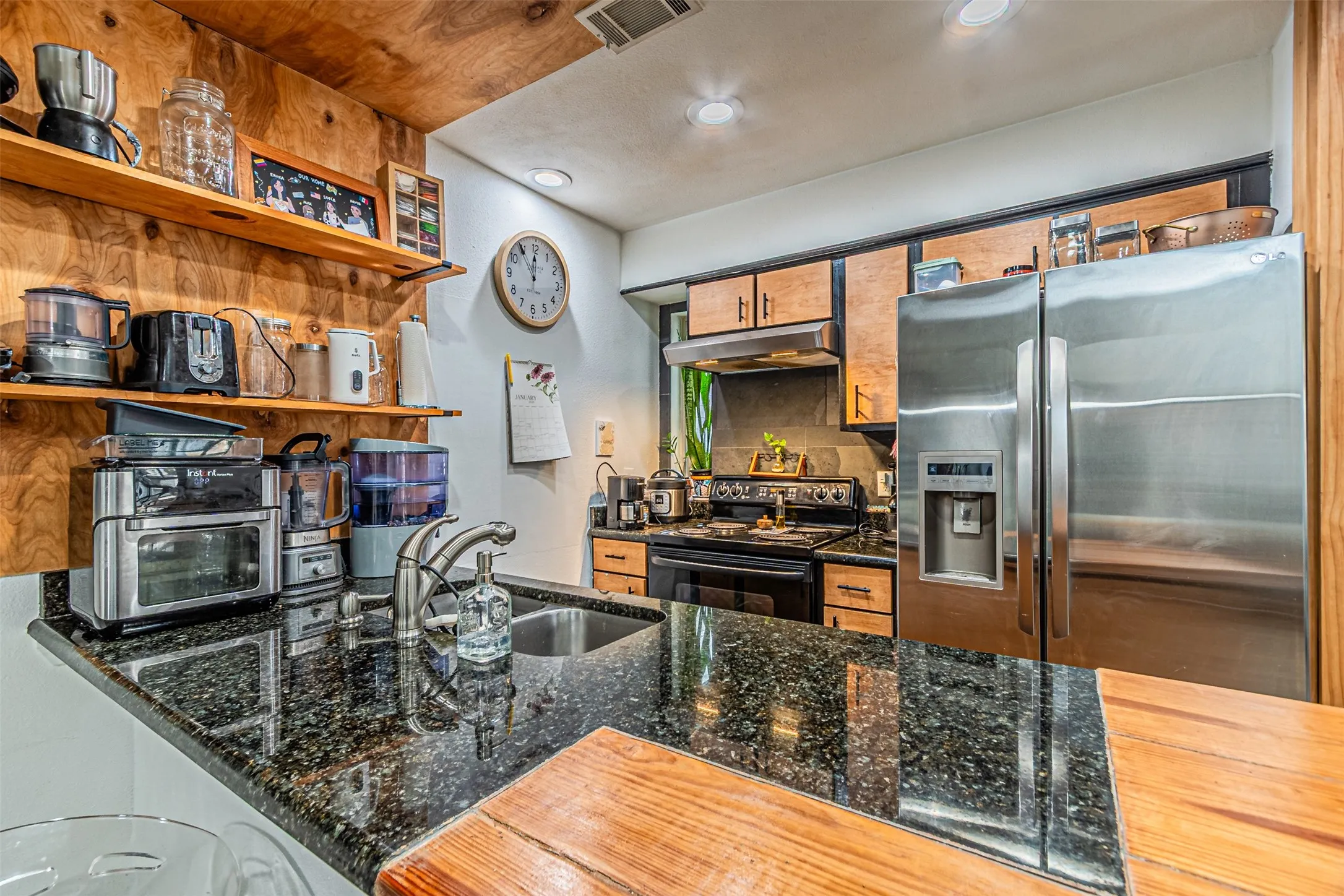 Condominium For Rent in Dallas County , 5100 Verde Valley Lane 107, Dallas, Texas 75254, 2 Bedroom, 2 Bathroom, Garage spaces, 1,013 Sqft, built in 1982, mls#21373420, Real Estate Agent in Dallas, Homes For Rent in Dallas county, Homes For Rent in Dallas, Realtor in Dallas Texas, Real Estate Brokerage Independent Realty Texas, Luminita Cordes Realtor