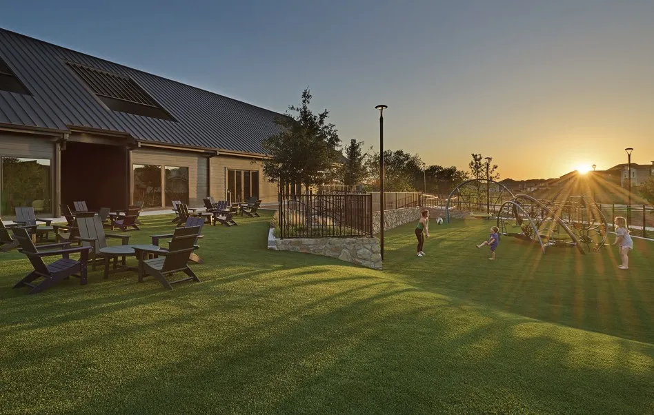 View of grassy yard