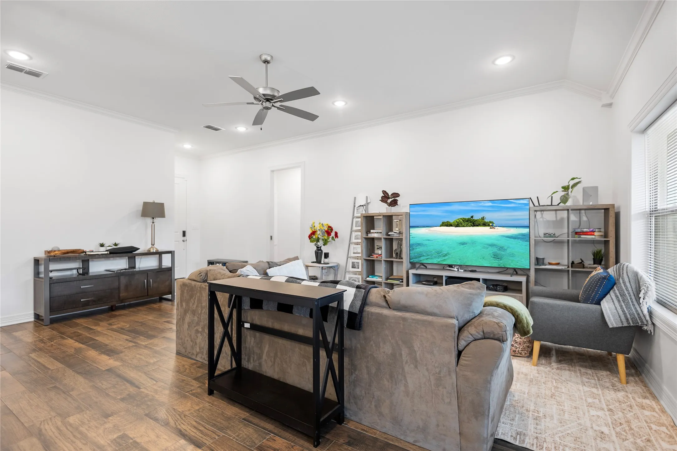 Single Family Residence For Sale in Smith County , 114 Rose Row, Winona, Texas 75792, 3 Bedroom, 2 Bathroom, 1 Garage spaces, 1,635 Sqft, built in 2022, mls#21373425, Real Estate Agent in Winona, Homes For Sale in Smith county, Homes For Sale in Winona, Realtor in Winona Texas, Real Estate Brokerage Independent Realty Texas, Luminita Cordes Realtor
