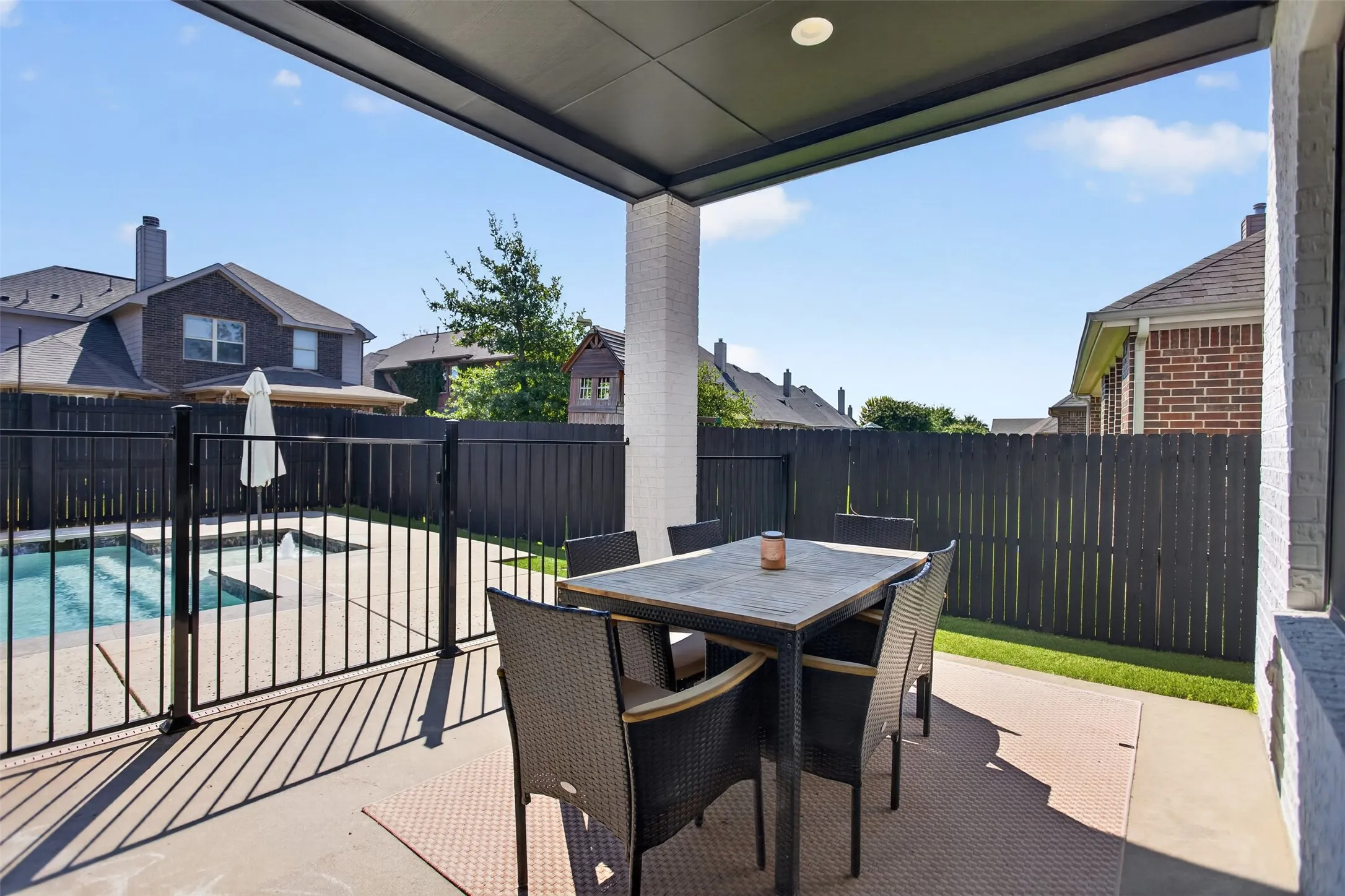 Covered patio featuring a concrete slab and recessed lighting